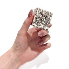 Antico cofanetto d'argento cinese da esportazione con gru in un fiume