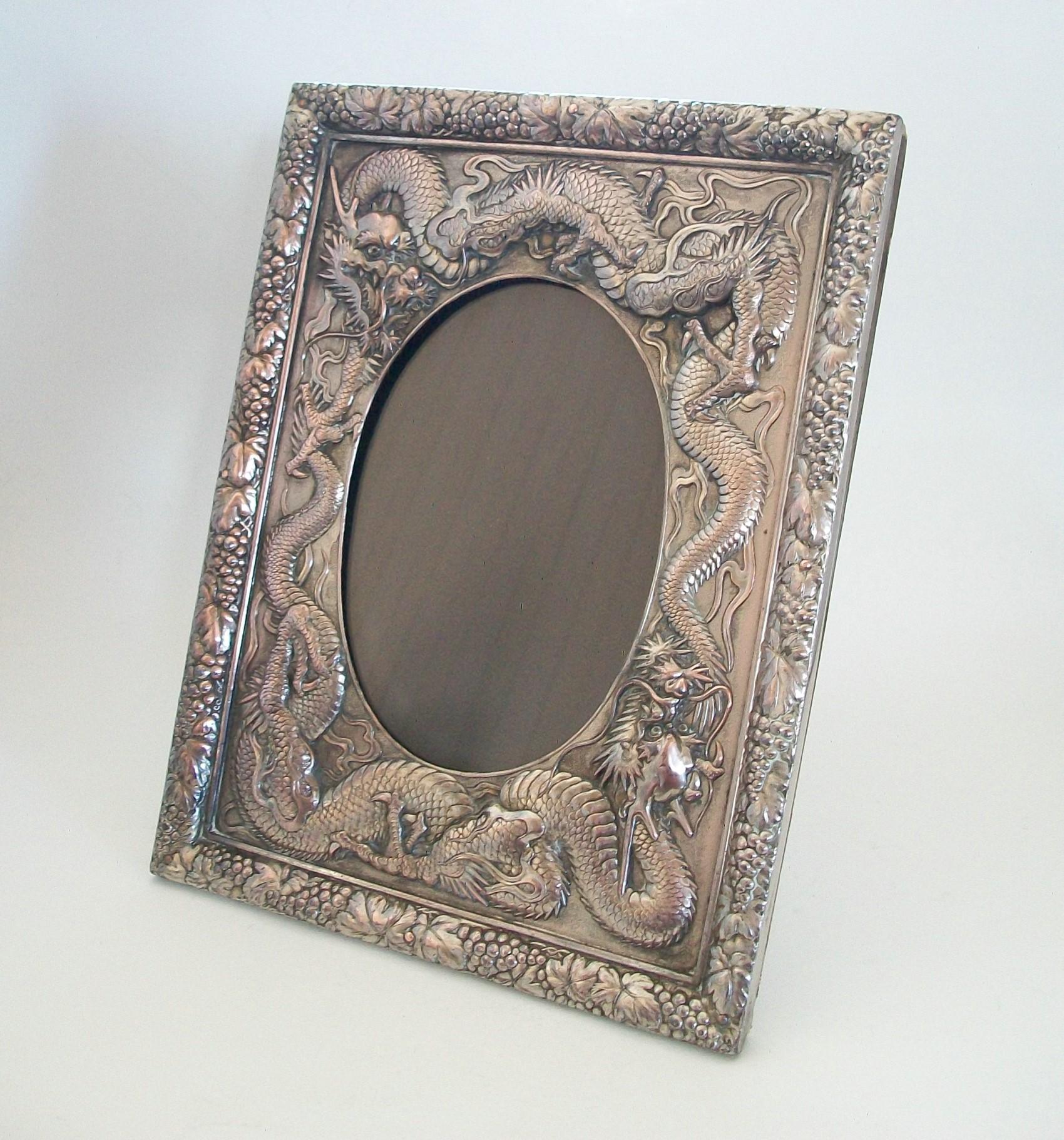 Hand-Crafted Antique Chinese Export Silver Repoussé Photo Frame, Early 20th Century