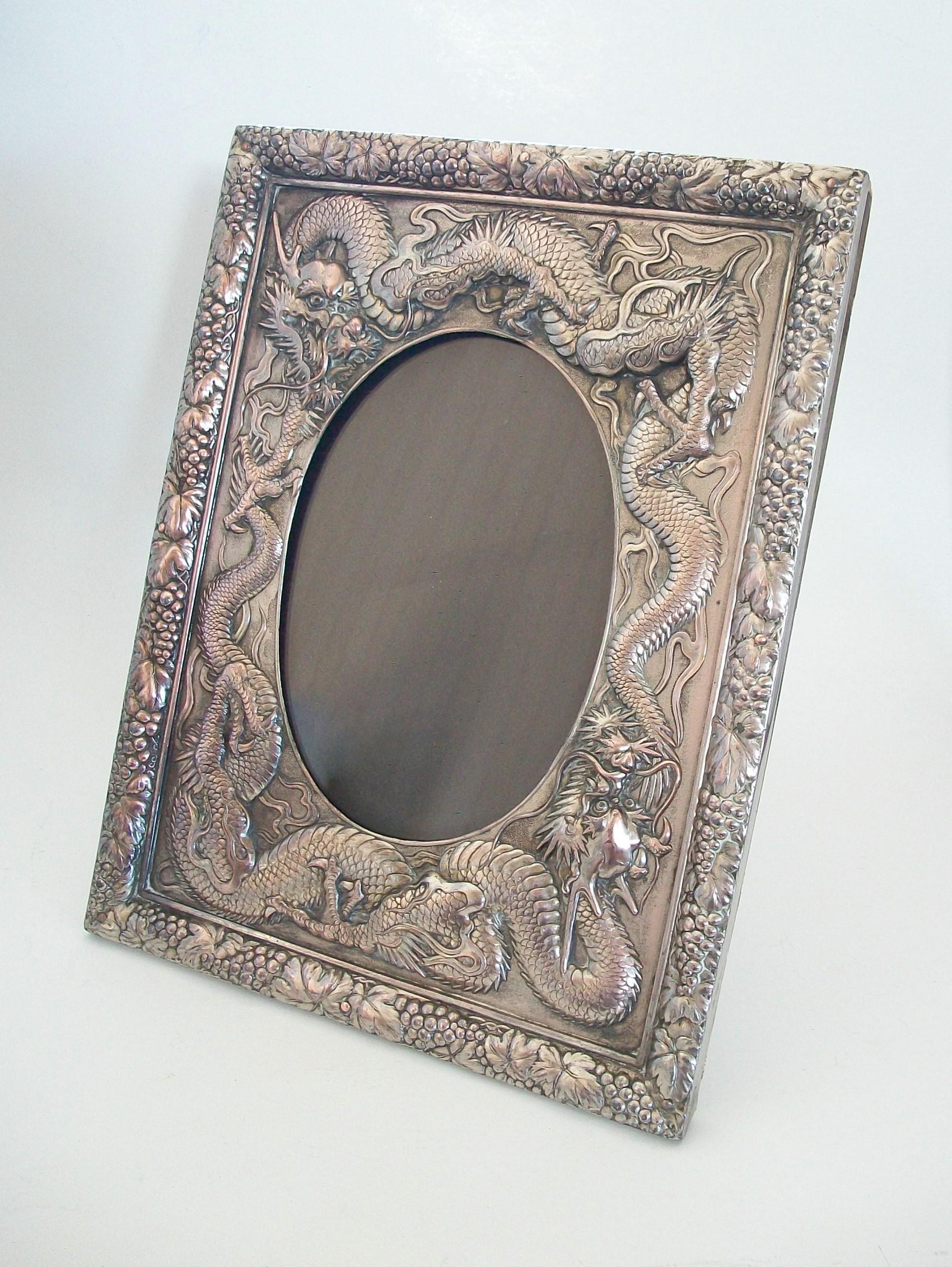 Antique Chinese Export Silver Repoussé Photo Frame, Early 20th Century In Good Condition In Chatham, ON