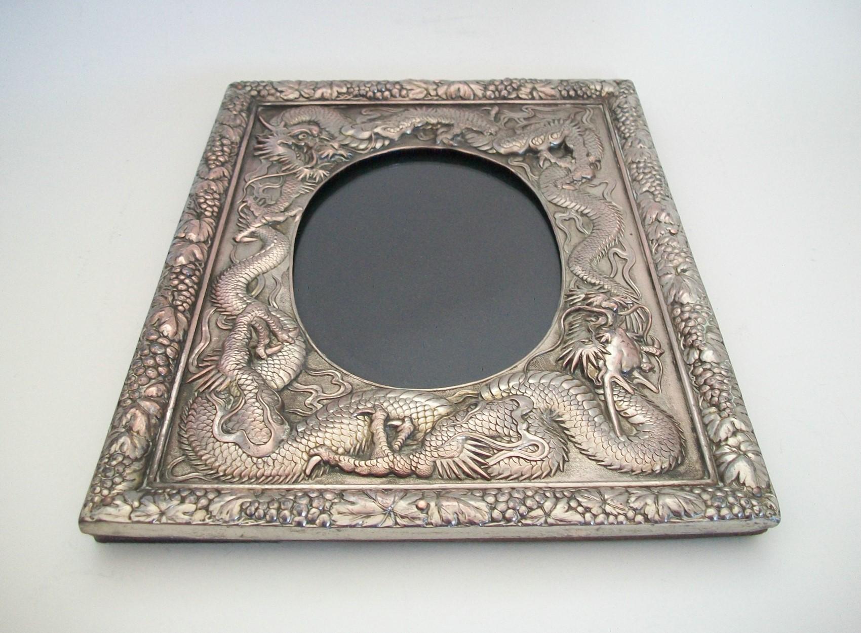 Antique Chinese Export Silver Repoussé Photo Frame, Early 20th Century 5