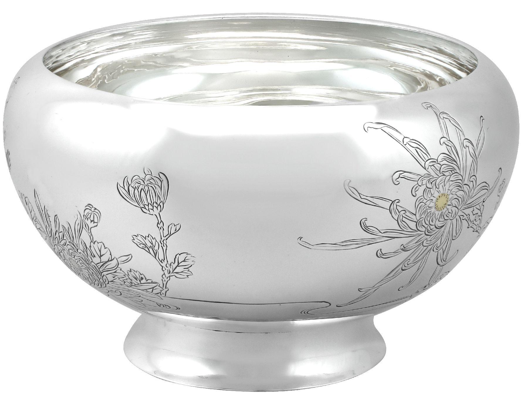 An exceptional, fine and impressive antique Japanese silver serving bowl; an addition to our Asian silverware collection. 

This exceptional Japanese silver serving bowl has a plain circular rounded form onto a plain circular swept, spreading