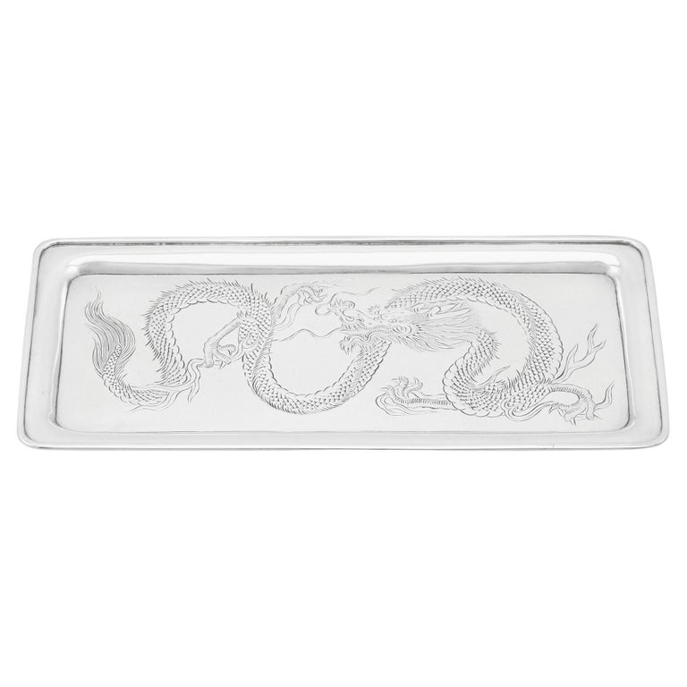 Antikes chinesisches Silbertablett von Wang Hing and Co., Drachen-Design, 1890 im Angebot bei 1stDibs Deutschland