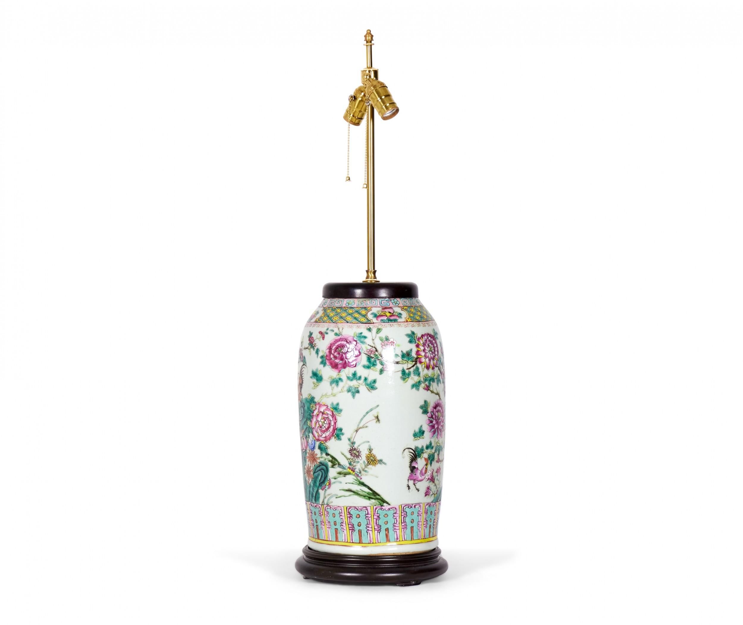 Ancienne lampe de table en porcelaine chinoise Famille Rose & Design/One en vente 2