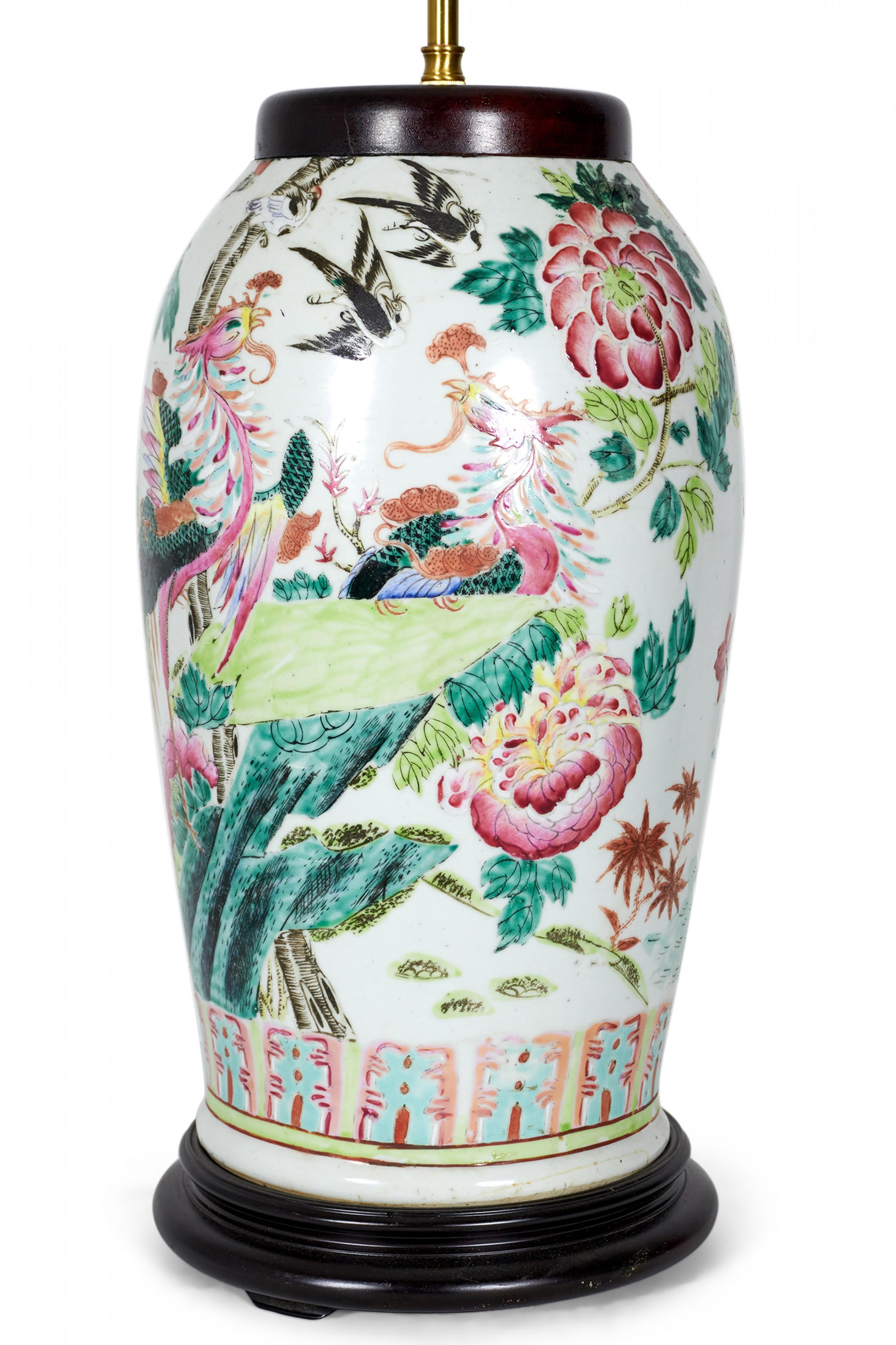 Antike chinesische Famille-Porzellanvase-Tischlampe im Rosen- und Vogeldesign, Famille-Design im Angebot 2
