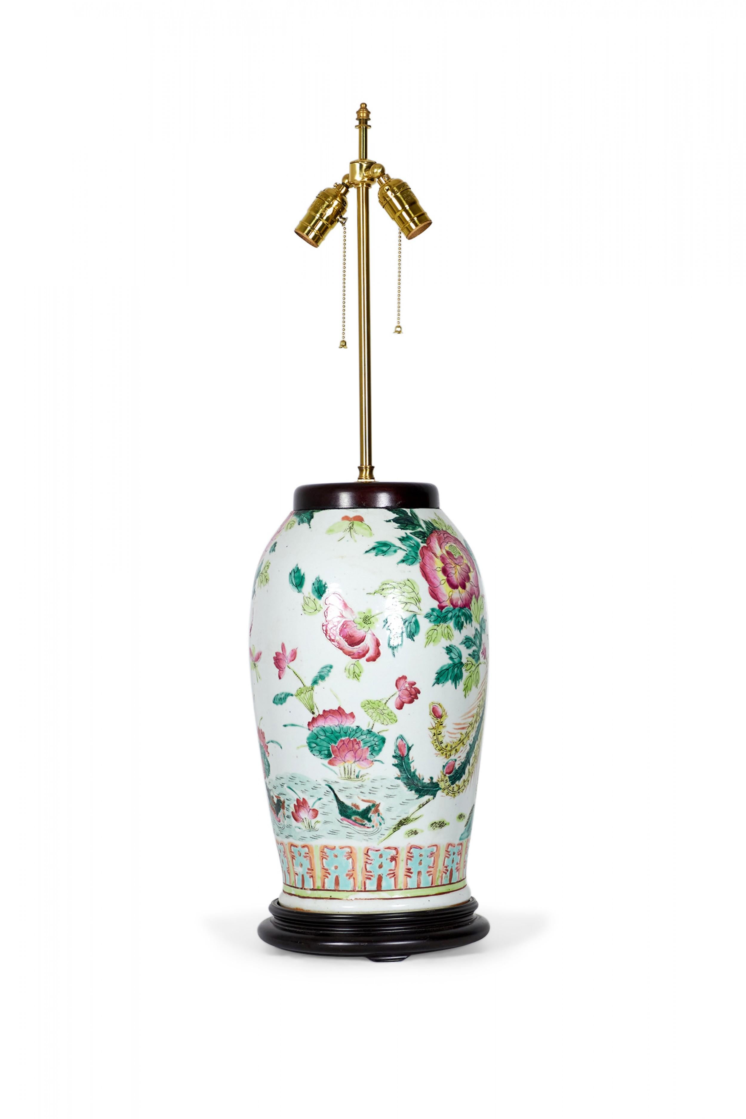 Antike chinesische Famille-Porzellanvase-Tischlampe im Rosen- und Vogeldesign, Famille-Design im Angebot 1
