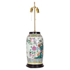Antiguo jarrón chino de porcelana con diseño de rosas y pájaros Lámpara de mesa