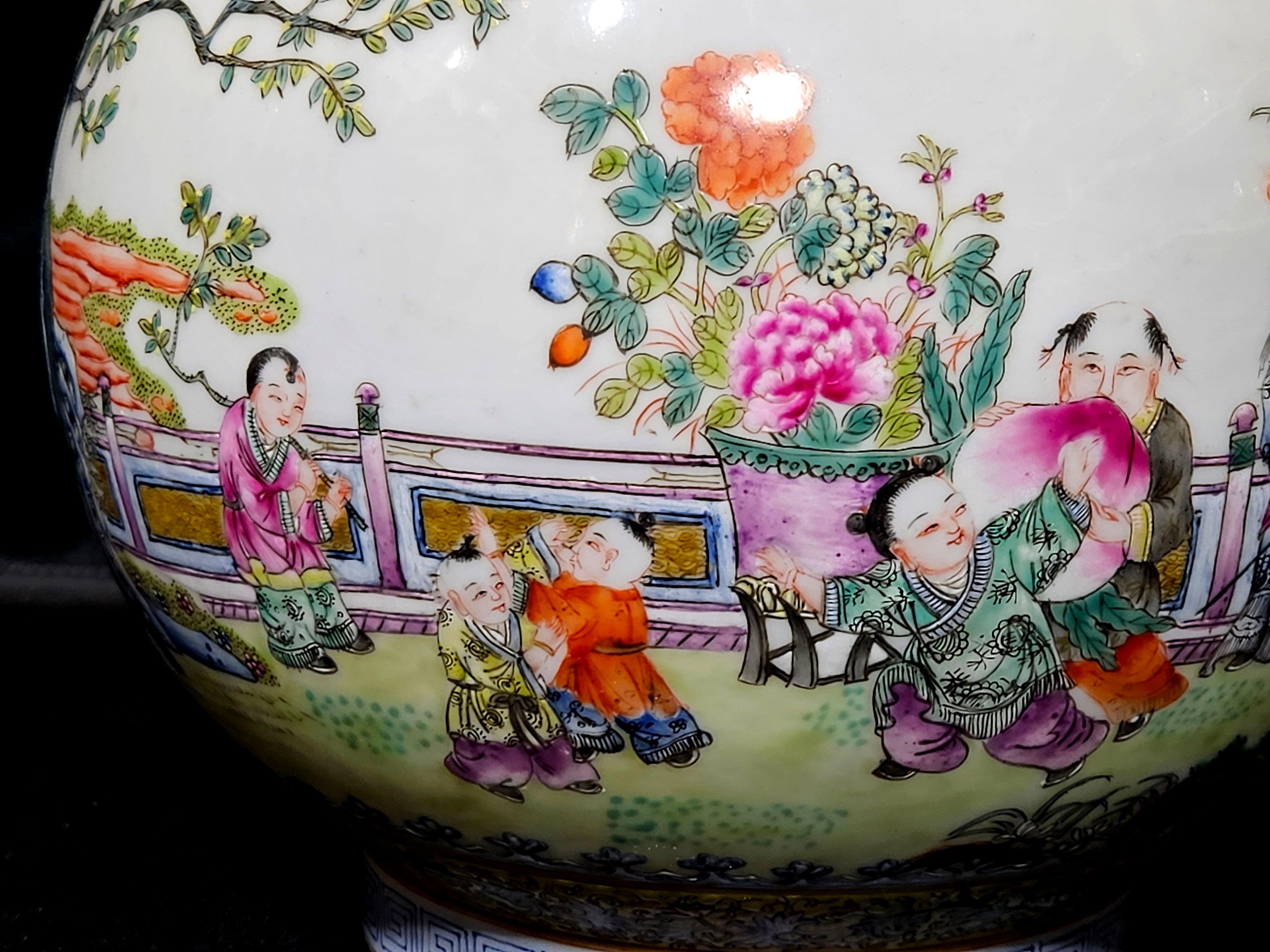 Antiguo jarrón chino con forma de botella de rosa familiar Siglo XIX/principios del XX en venta 6