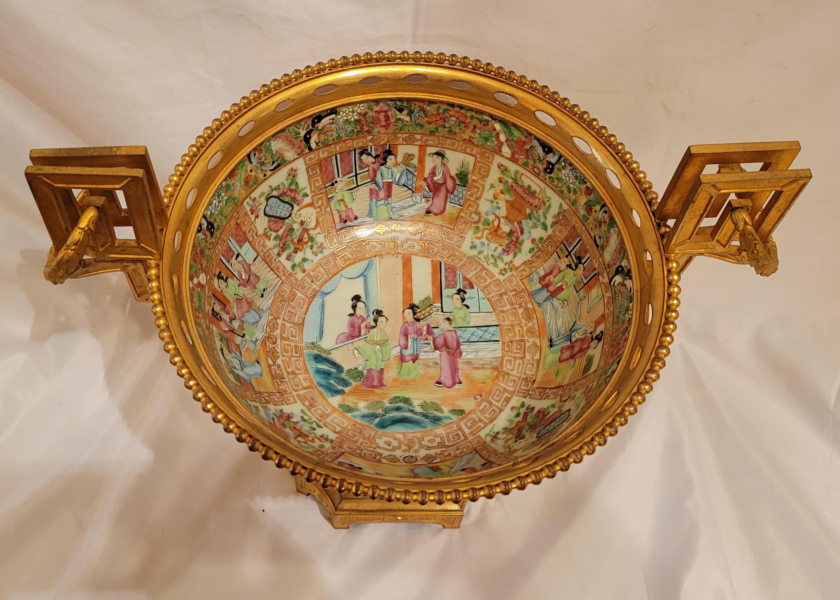 Antique Chinese Famille Rose Centerpiece with Bronze D'ore Mounts In Good Condition For Sale In New Orleans, LA