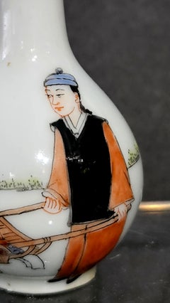 Antique Chinese Famille Rose Figuring Snuff Bottle