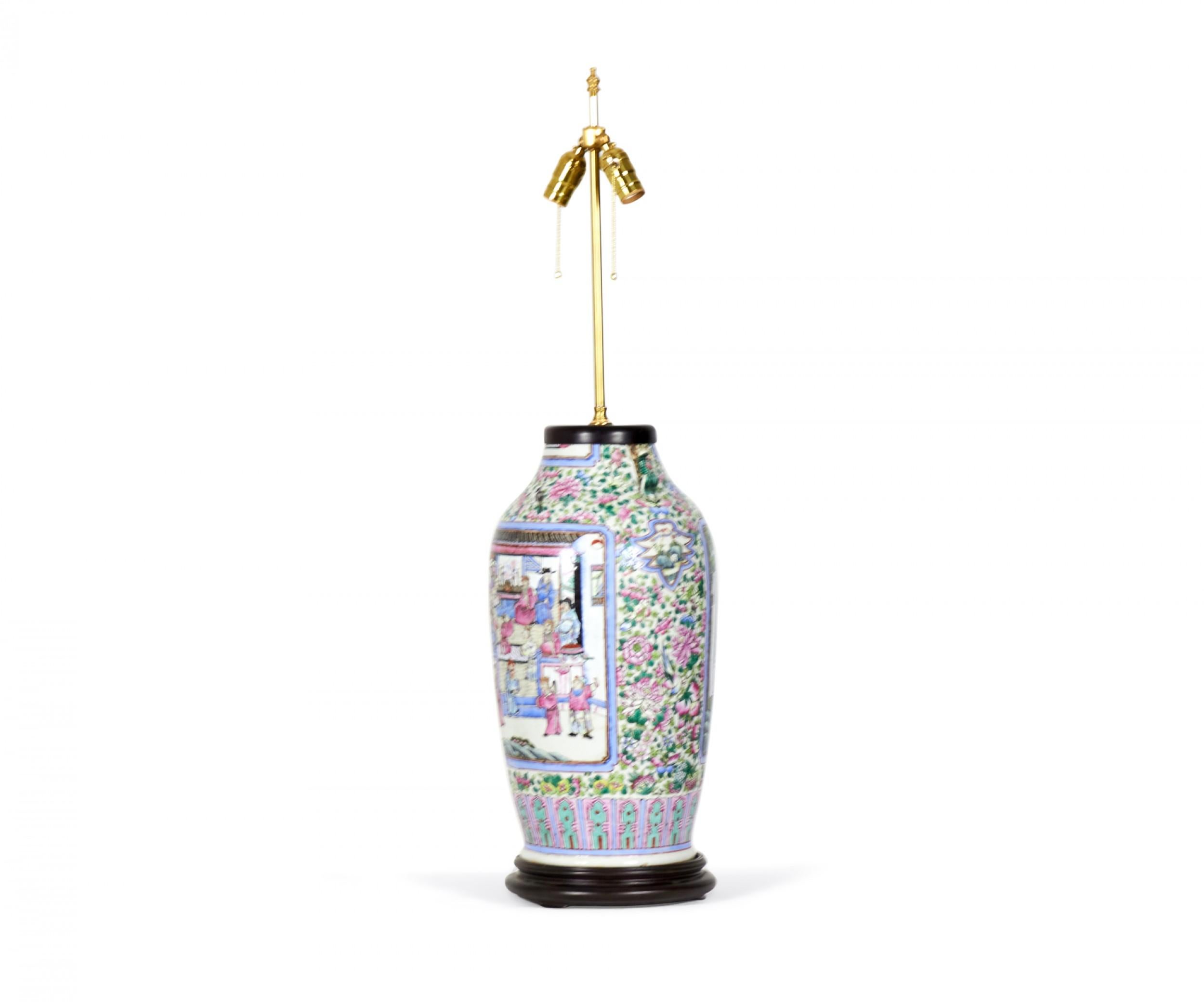 Antica lampada da tavolo in porcellana multicolore Famille Rose cinese in vendita 2