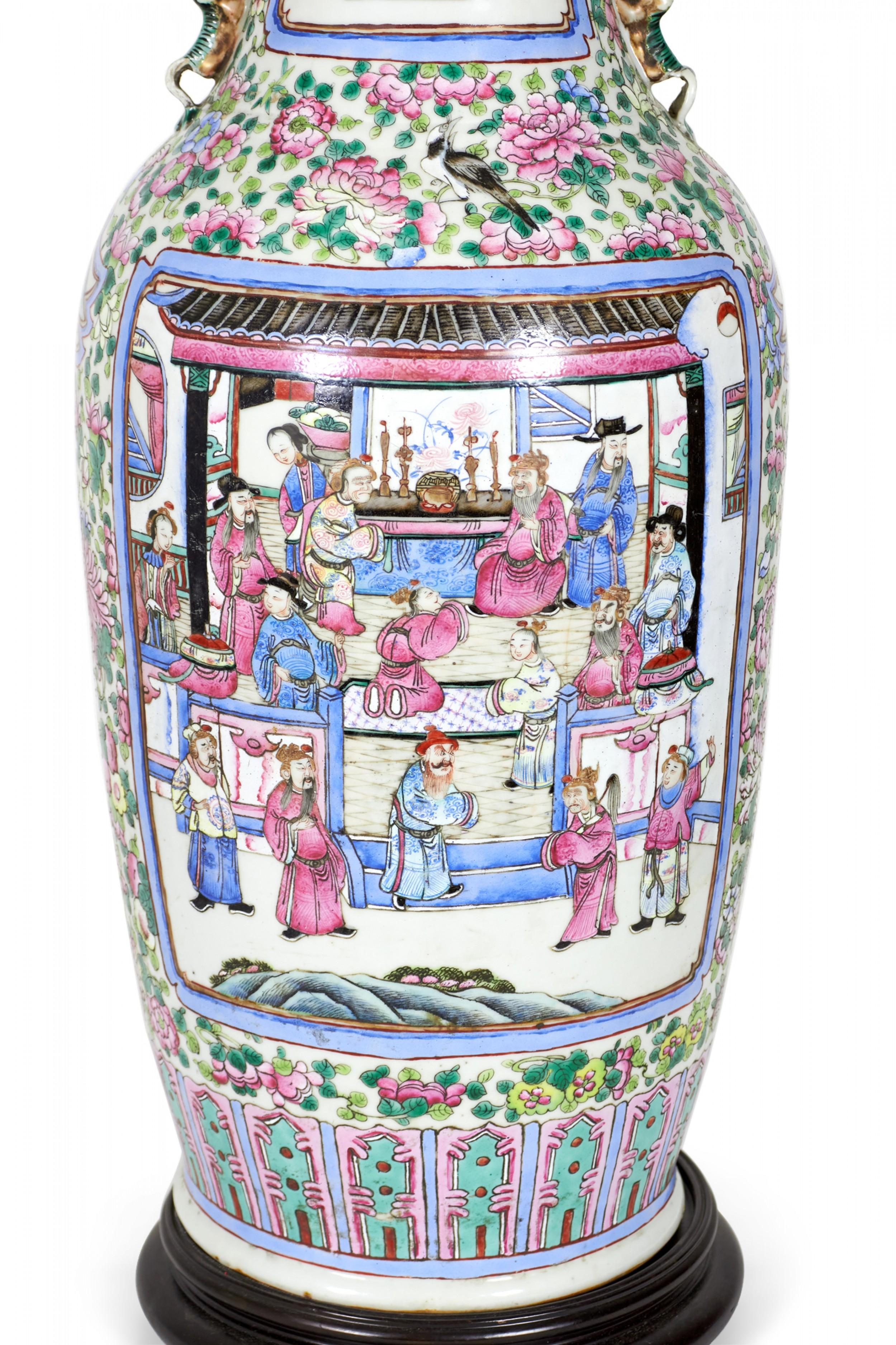 Esportazione cinese Antica lampada da tavolo in porcellana multicolore Famille Rose cinese in vendita