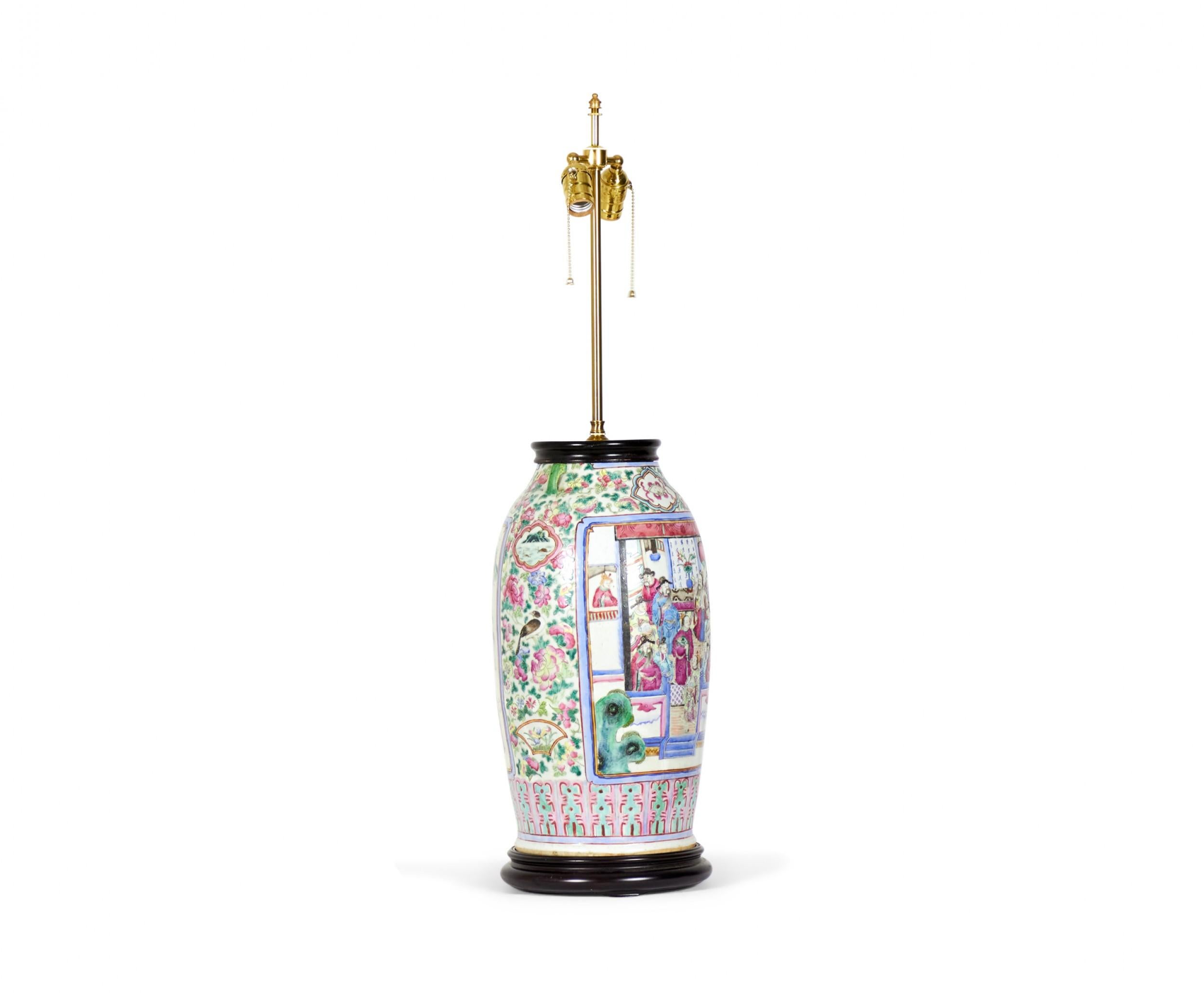 Antike chinesische Famille-Rose-Tischlampe aus mehrfarbigem Porzellan, Famille-Vase (Chinesisch) im Angebot