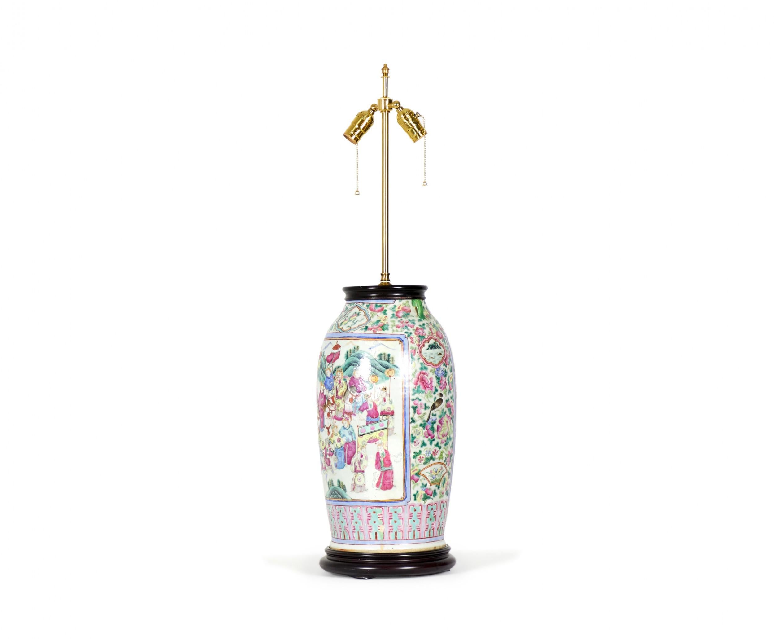 Antike chinesische Famille-Rose-Tischlampe aus mehrfarbigem Porzellan, Famille-Vase (Handgefertigt) im Angebot