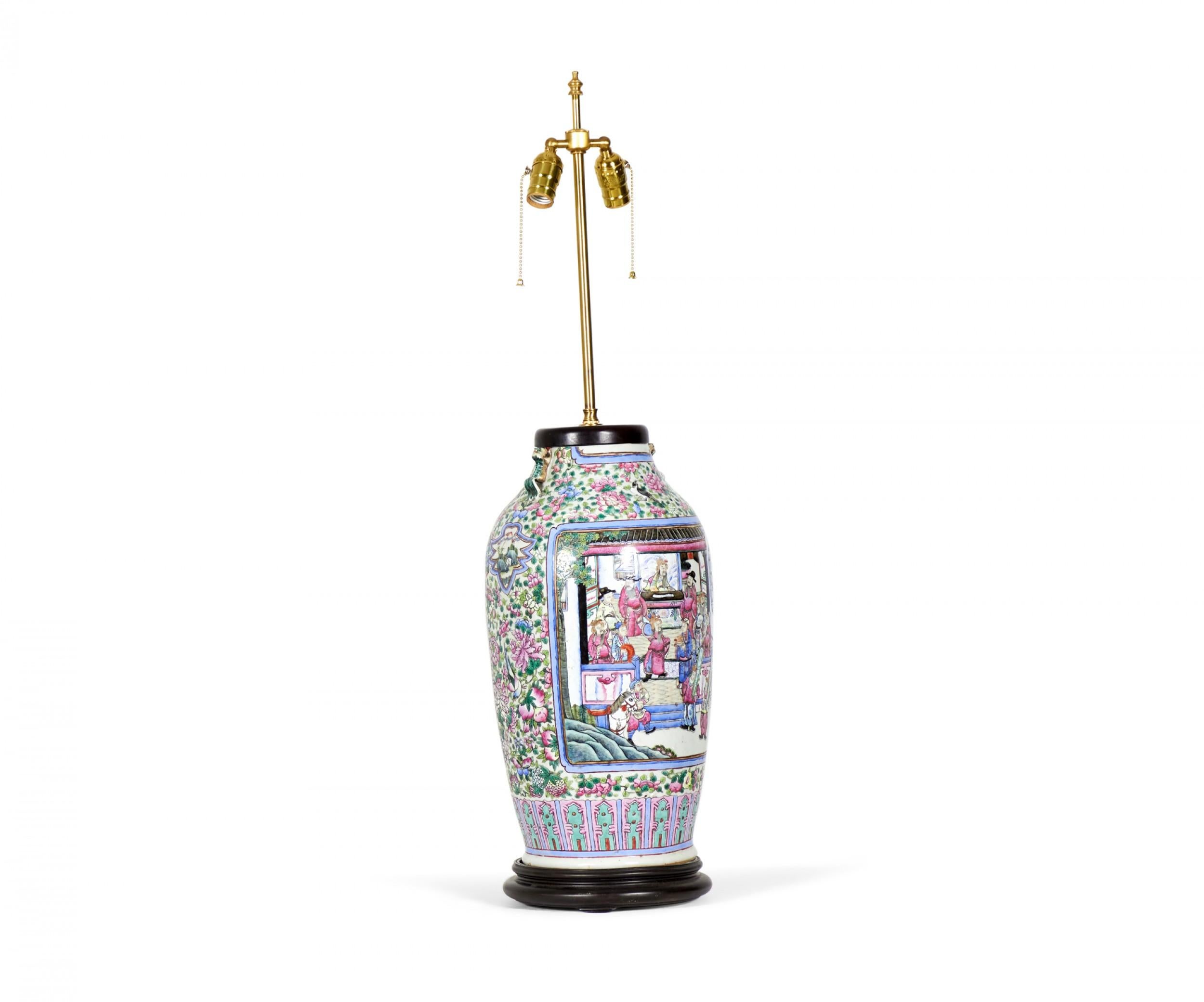 Ottone Antica lampada da tavolo in porcellana multicolore Famille Rose cinese in vendita