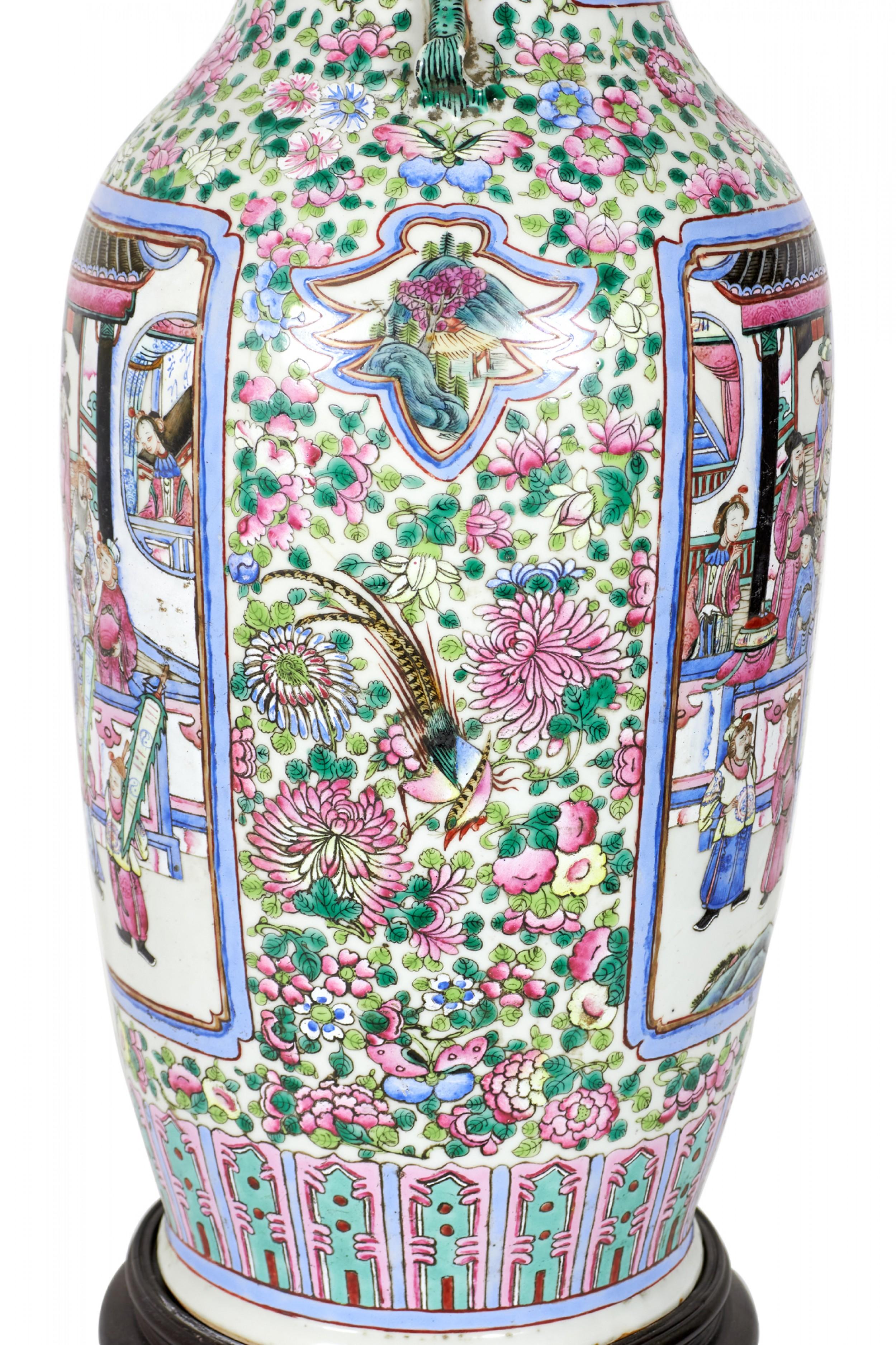 Antica lampada da tavolo in porcellana multicolore Famille Rose cinese in vendita 1