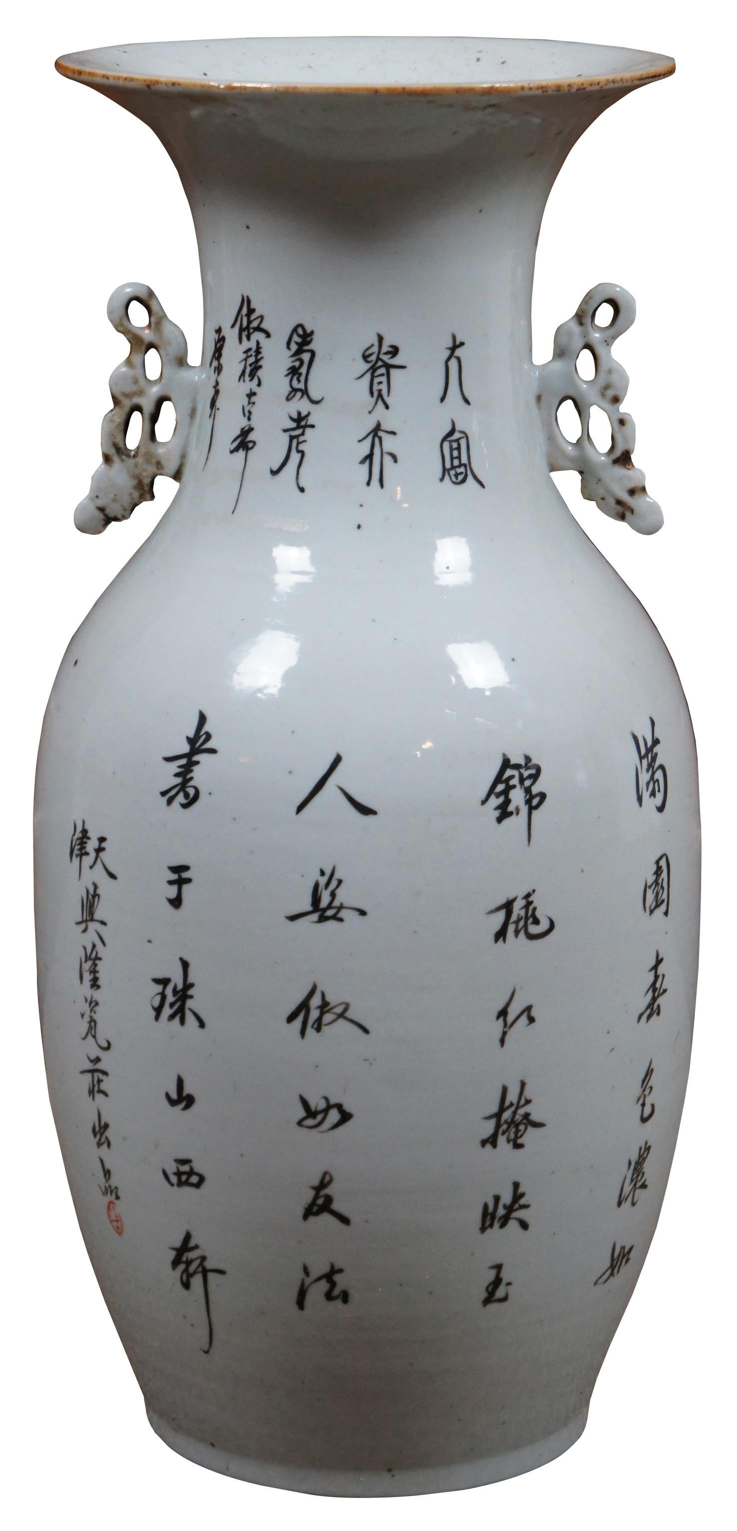 Antike chinesische Famille-Rose-Stehlampe-Urne aus polychromem Porzellan mit Kalligrafie (Chinoiserie) im Angebot
