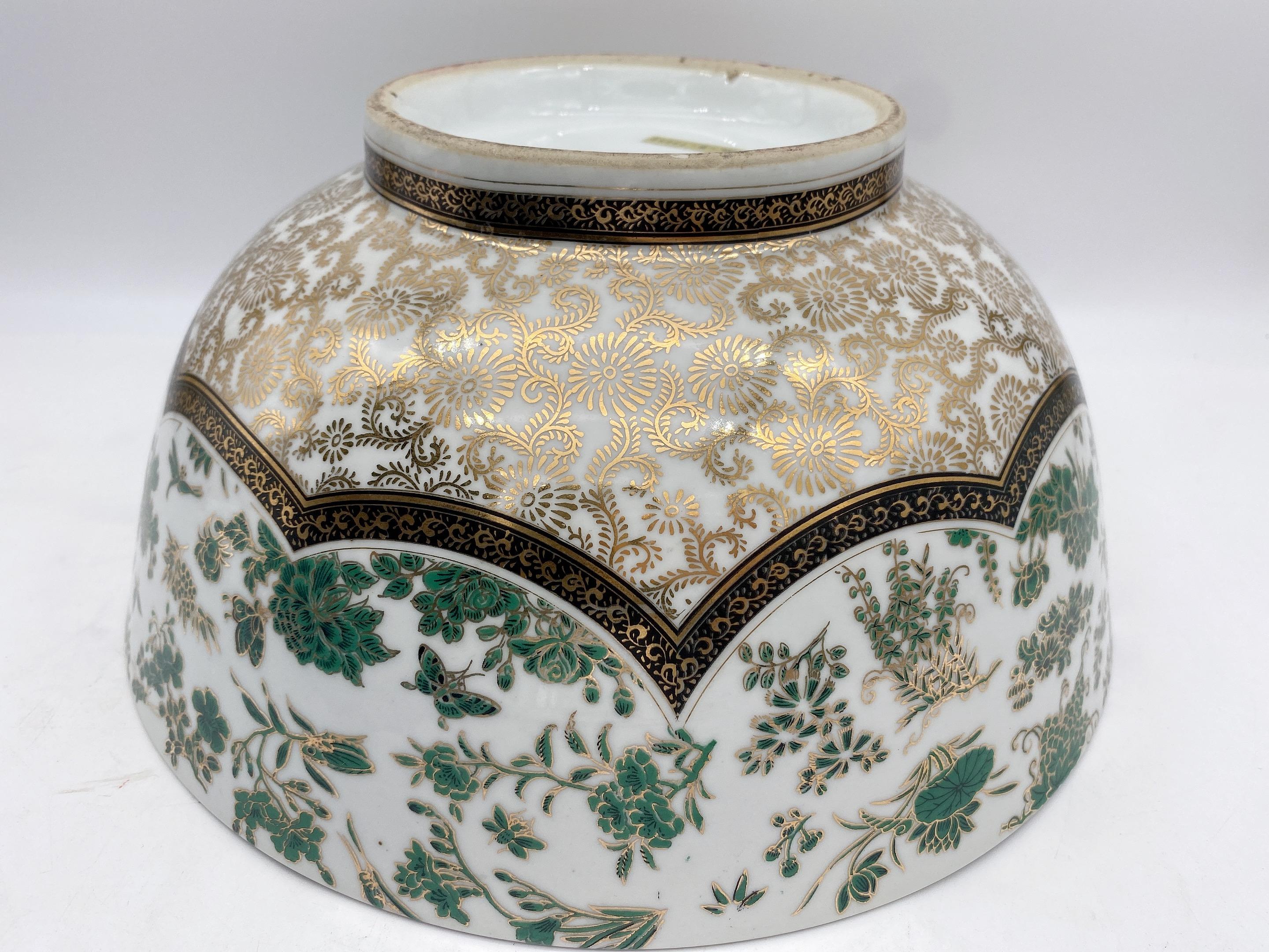 Grand bol ancien en porcelaine chinoise Famille Rose avec émaux de couleur en vente 3