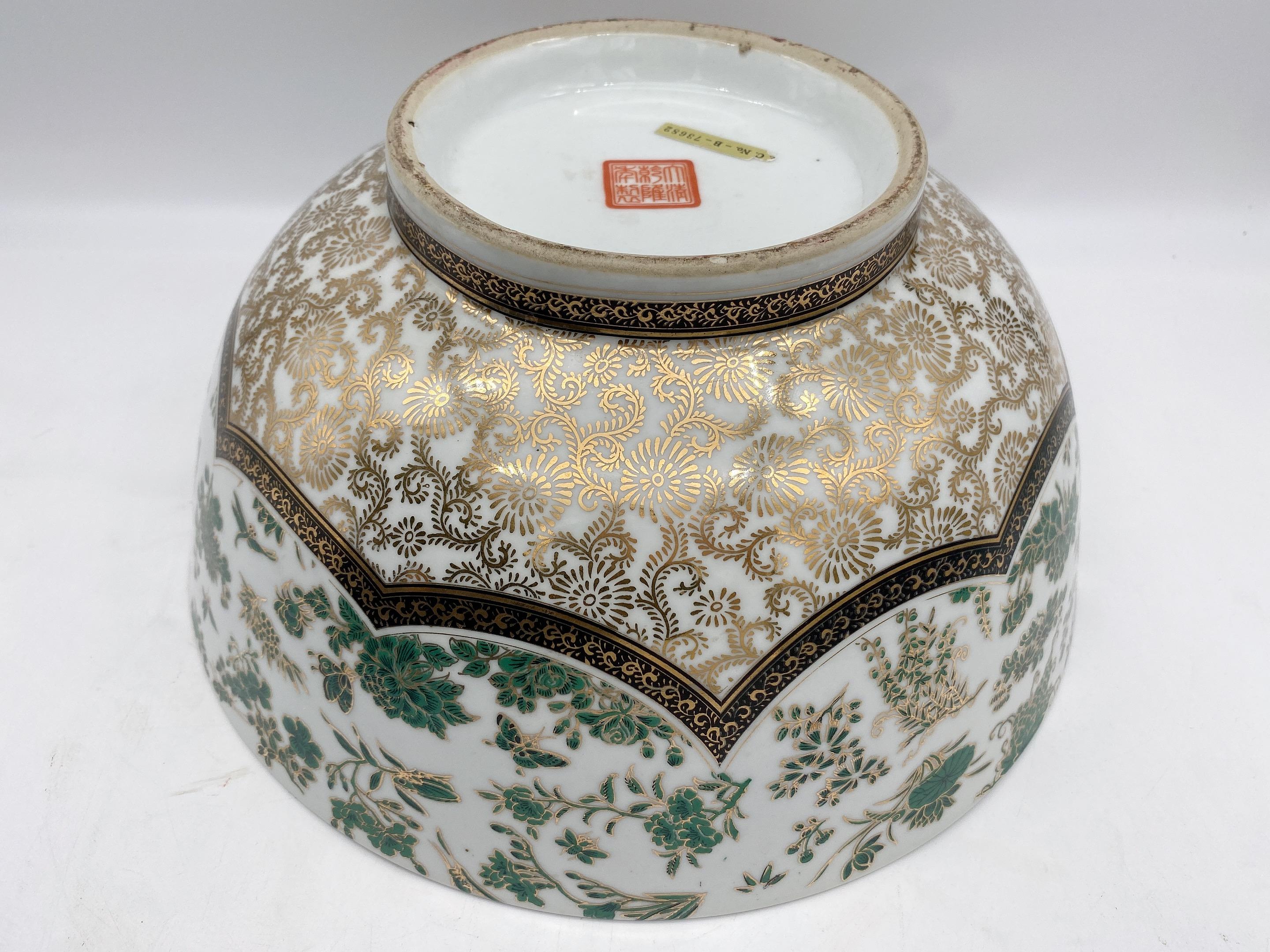 Grand bol ancien en porcelaine chinoise Famille Rose avec émaux de couleur en vente 5