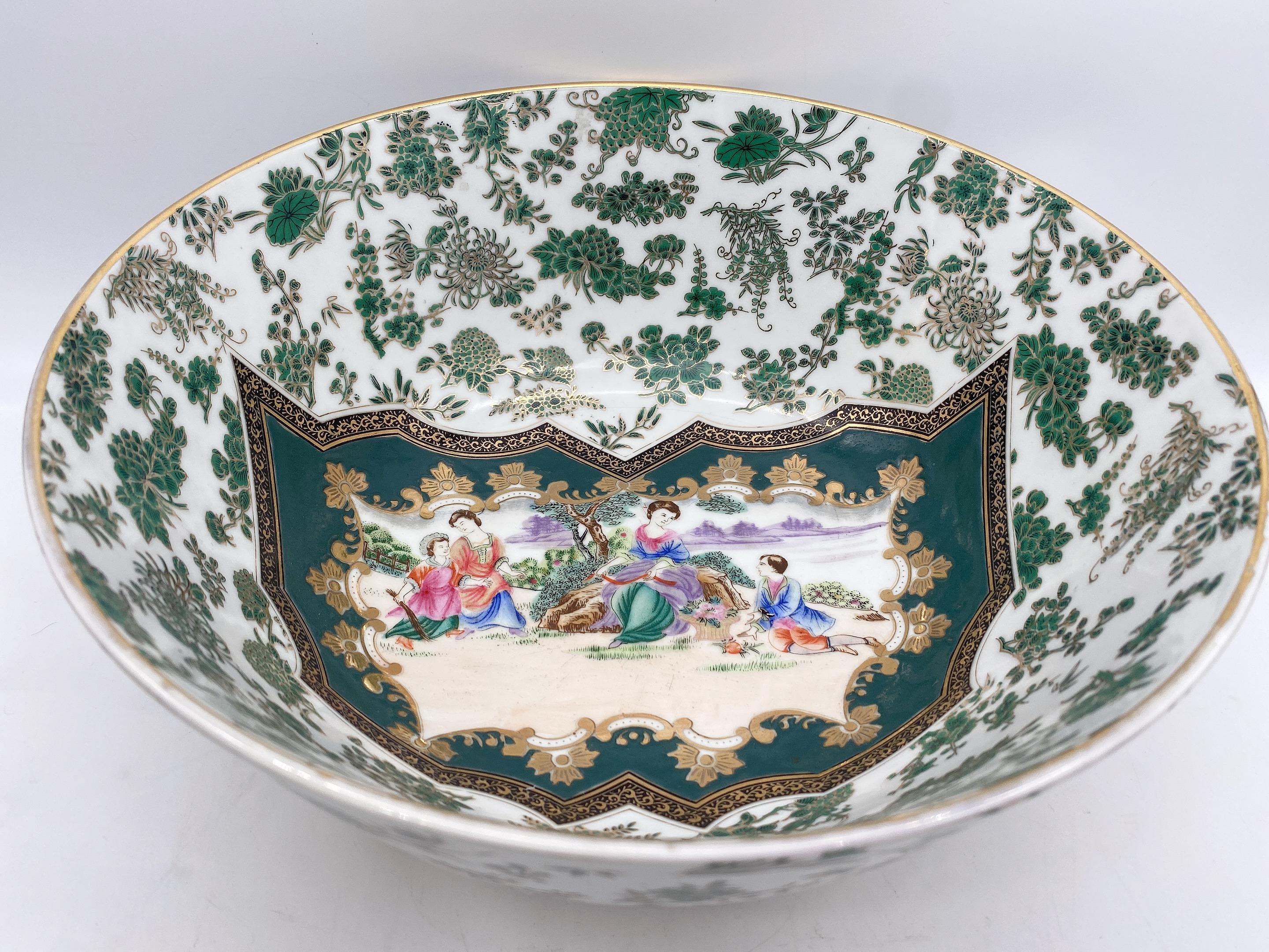un bol 12'' en porcelaine chinoise de la famille rose avec de très beaux émaux de couleur, peint à la main, marque DaQingQianLongNianZhi, excellent état, Mesures : 12