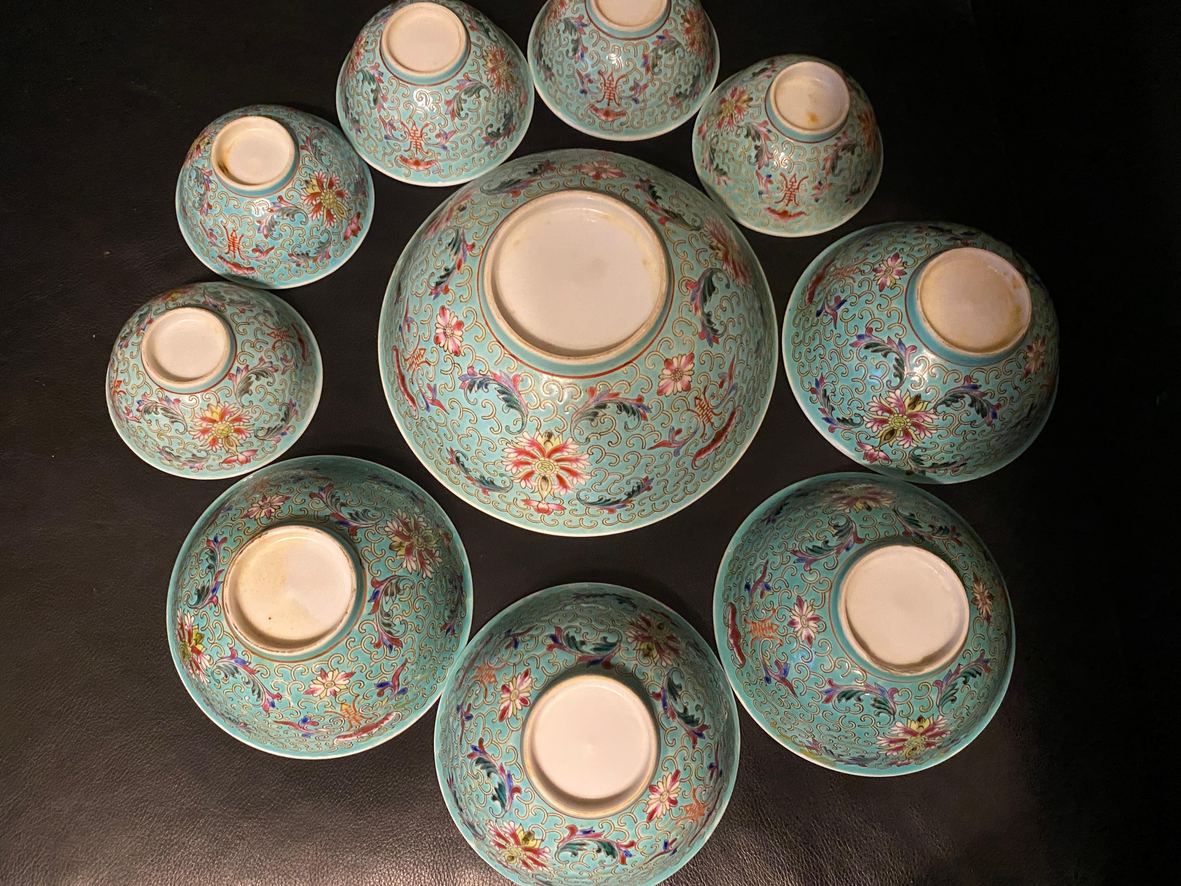 Ensemble ancien en porcelaine chinoise de style famille rose de 17 pièces en vente 12