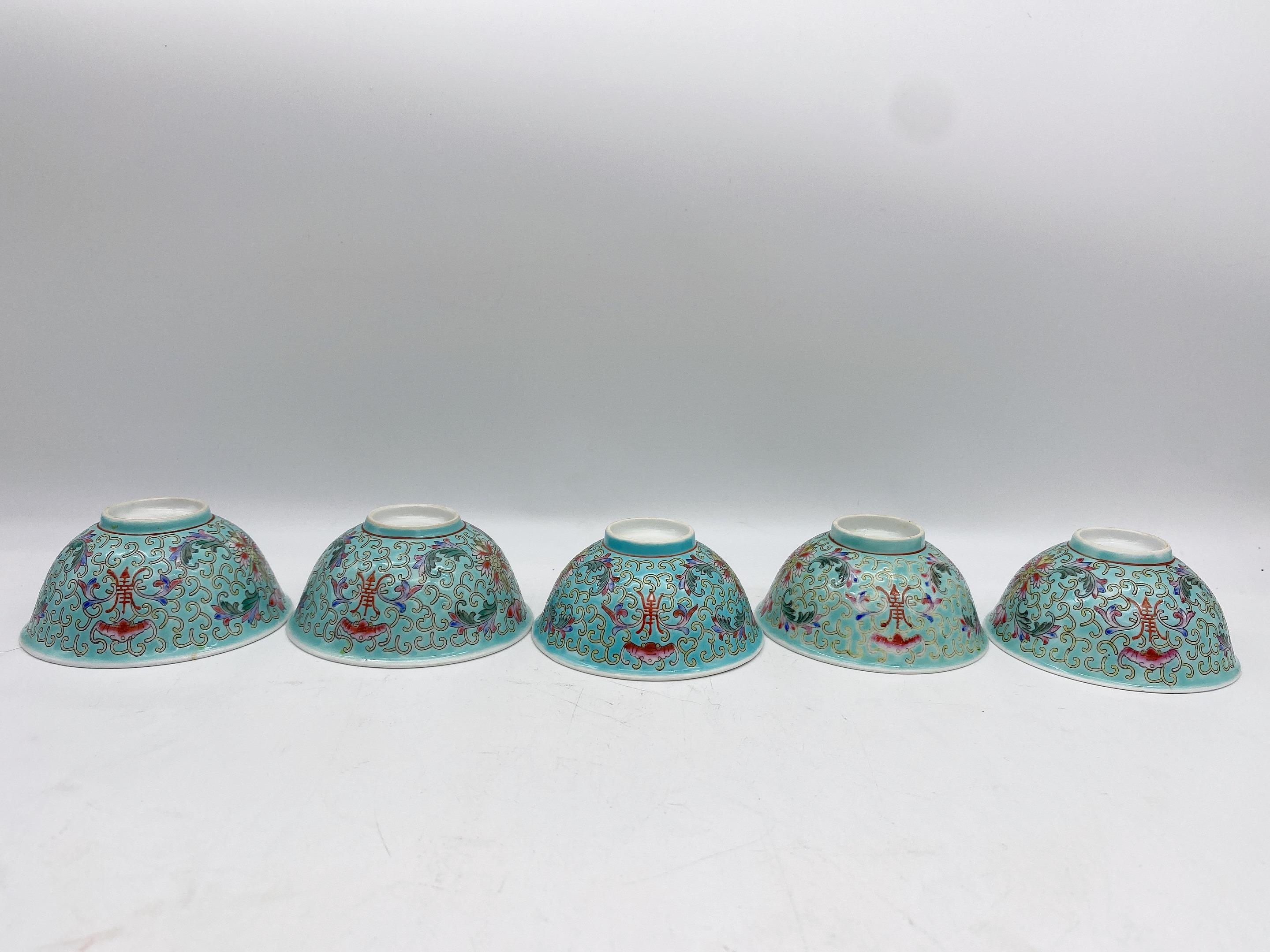 Exportation chinoise Ensemble ancien en porcelaine chinoise de style famille rose de 17 pièces en vente