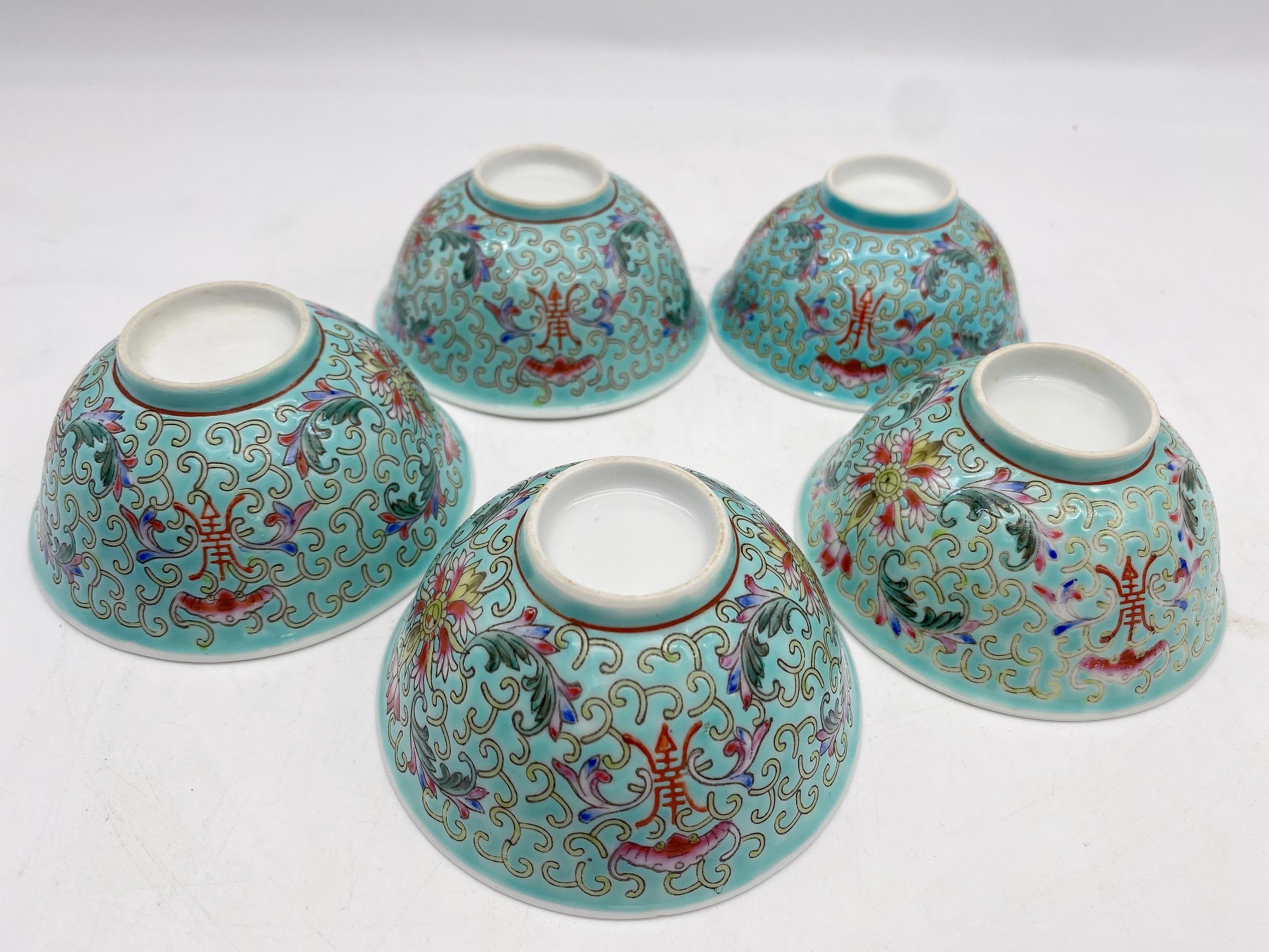 Ensemble ancien en porcelaine chinoise de style famille rose de 17 pièces Bon état - En vente à Brea, CA