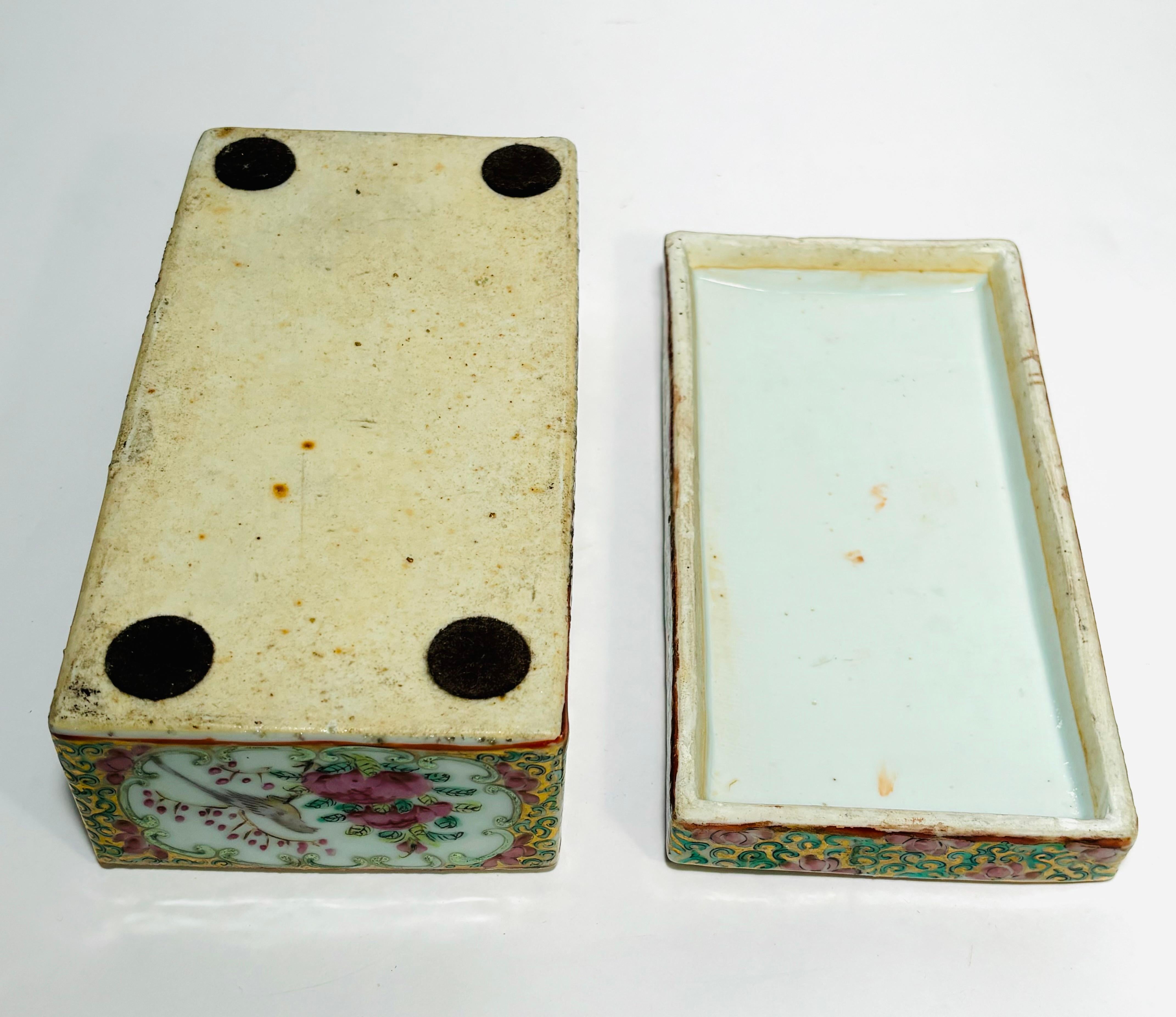 Antike chinesische Famille-Rose-Porzellanschachtel oder Schreibtischzubehör aus Porzellan im Angebot 6