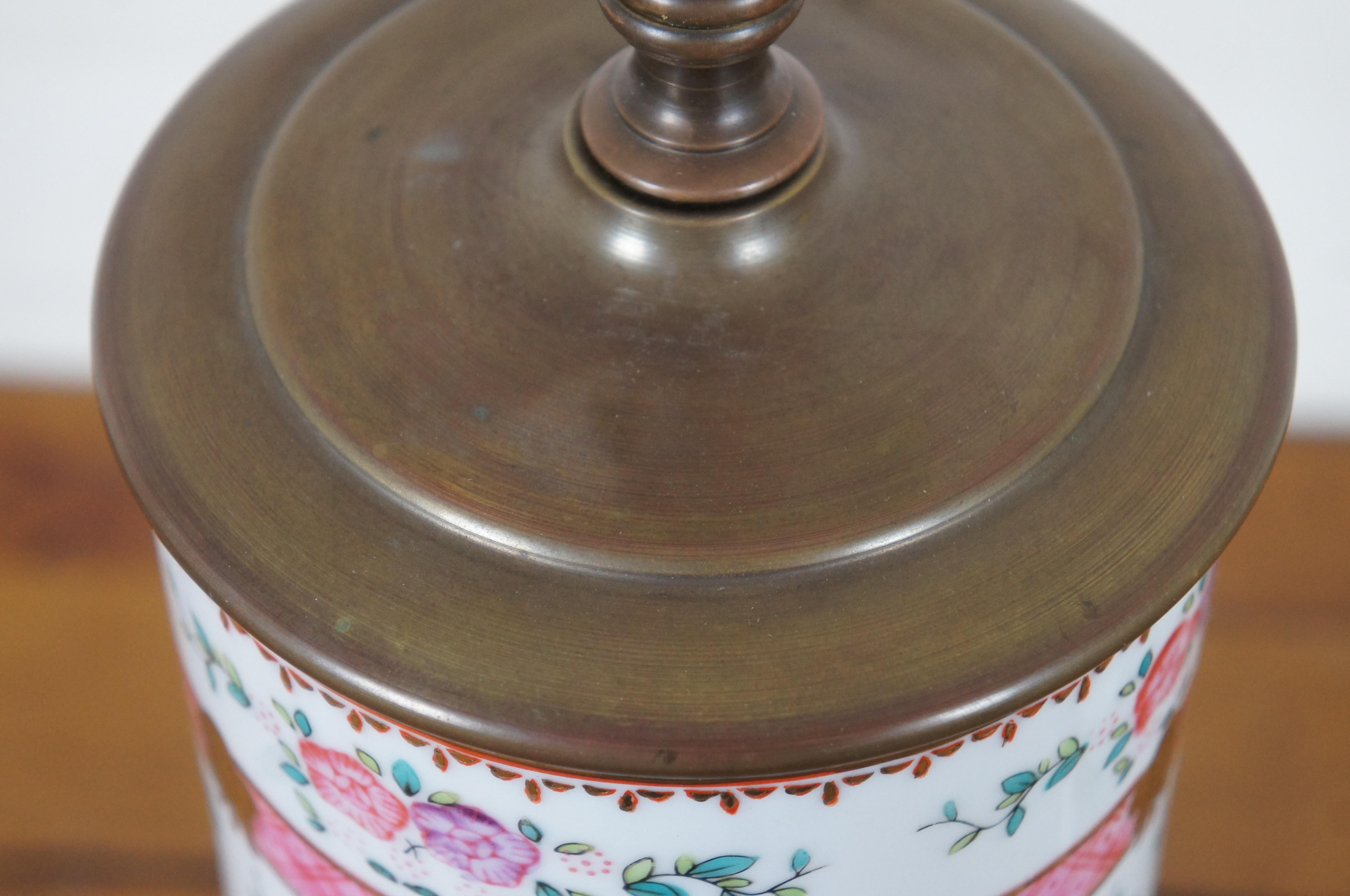 Lámpara de mesa cilíndrica de porcelana rosa familiar china del s. XX Base de madera 19 pulgadas en venta 5