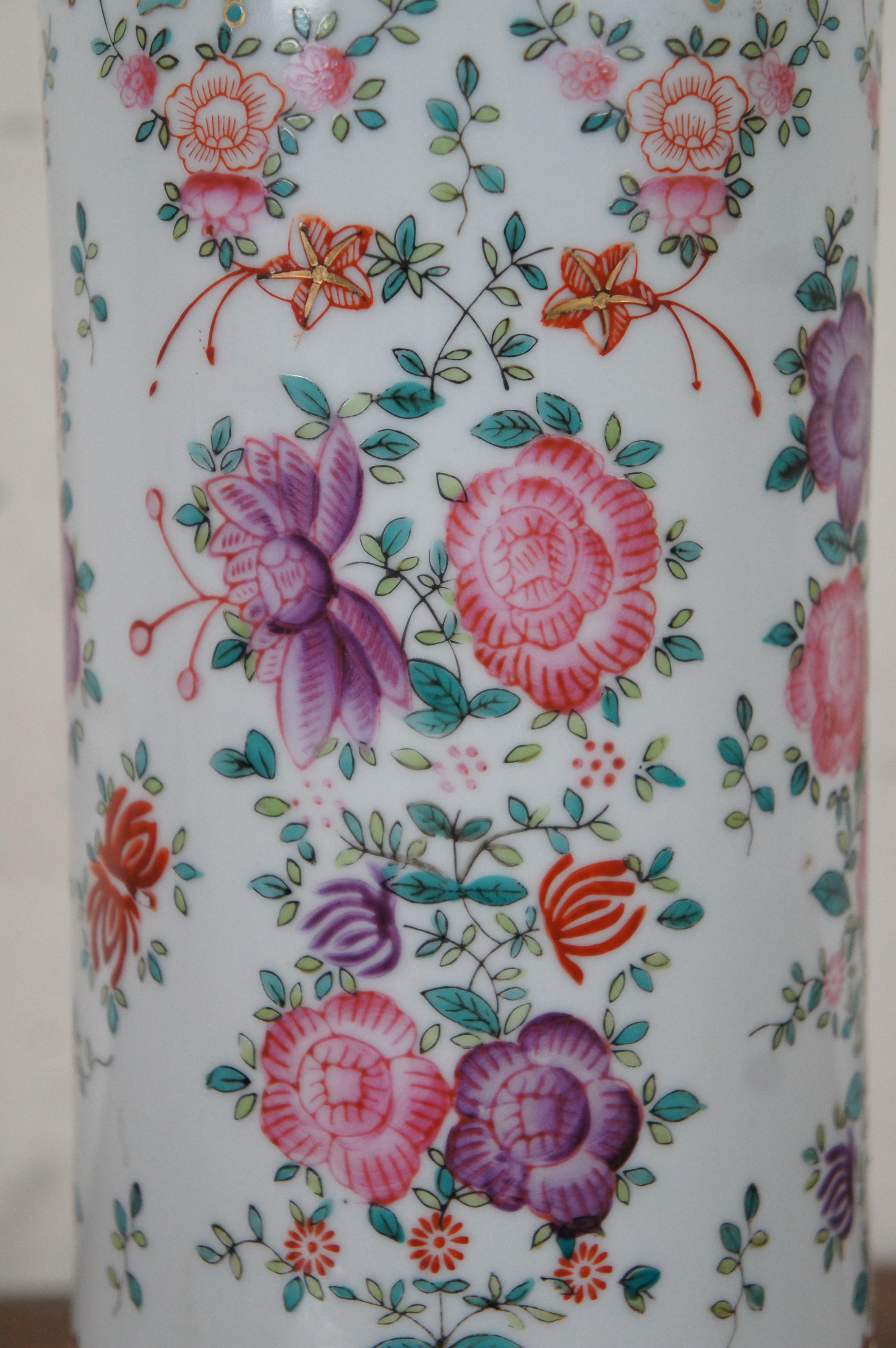 Lámpara de mesa cilíndrica de porcelana rosa familiar china del s. XX Base de madera 19 pulgadas en venta 1