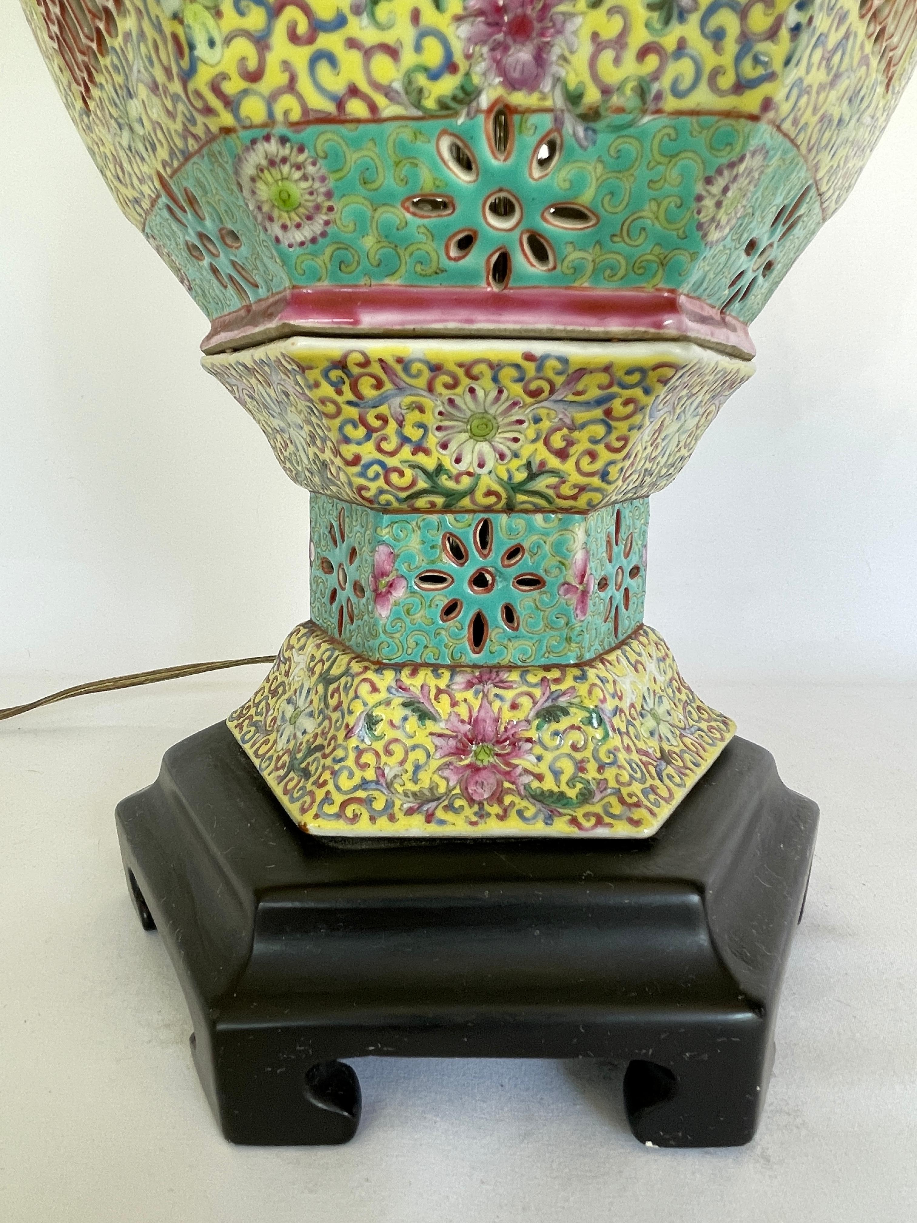 Antique Chinese Famille Rose Porcelain Imperial Dragon Wedding Lantern Lamp For Sale 3