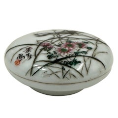 Ancienne boîte à sceau en porcelaine chinoise Famille Rose (ou boîte à encre / rouge)