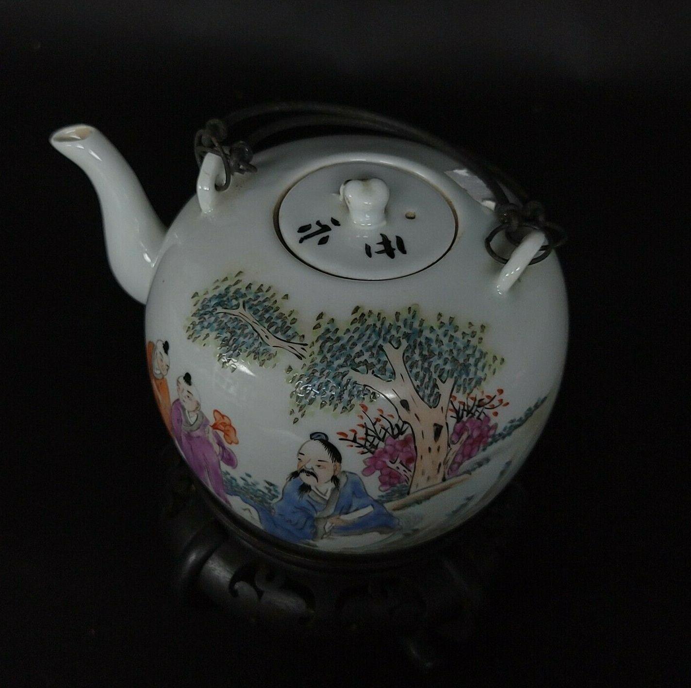 Antique Chinese Famille Rose Porcelain Teapot, 19th Century In Good Condition For Sale In Norton, MA