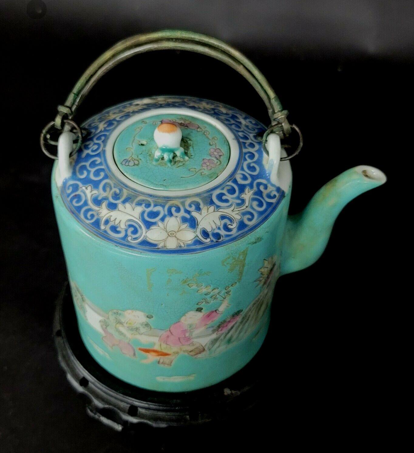 Antique Chinese Famille Rose Porcelain Teapot, 19th Century 1