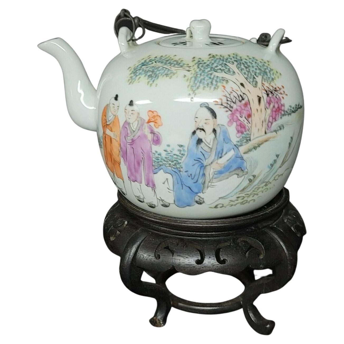 Antike chinesische Famille-Rose-Porzellan-Teekanne, 19. Jahrhundert