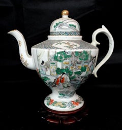 Antique Chinese Famille Rose Porcelain Teapot, early 19th Century