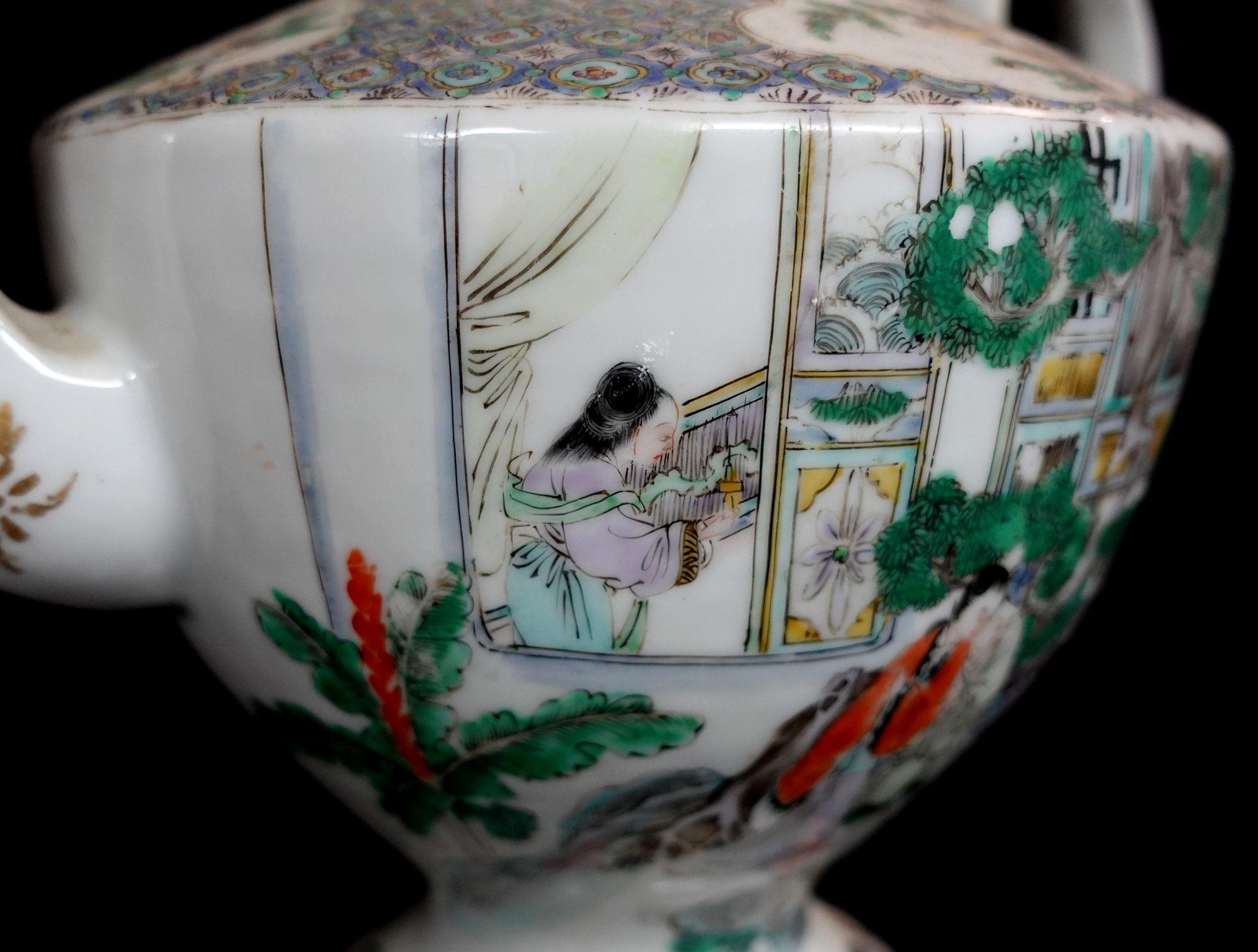 Thire chinoise ancienne en porcelaine Famille Rose, dbut du 19me sicle en vente 1