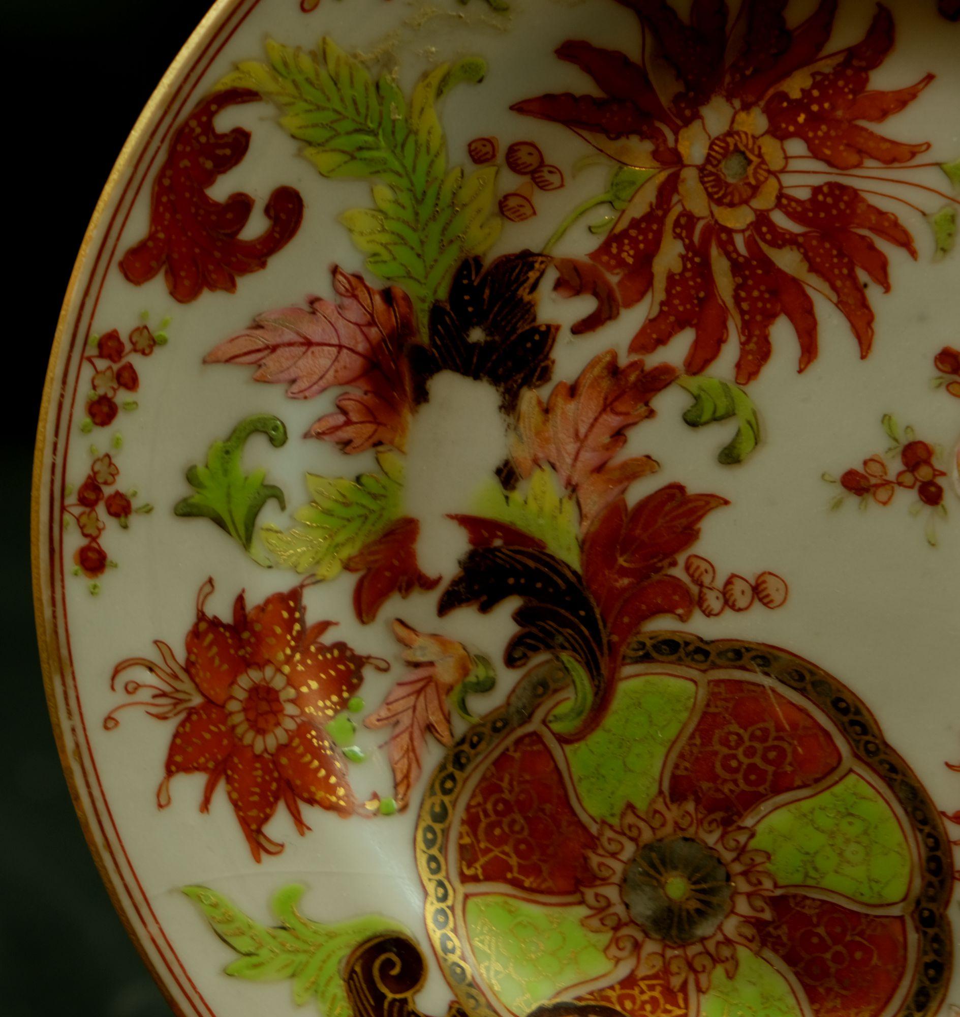 Antiguo plato de pan de porcelana china Famille Rose Tobacco Leaf Pseudo Tobacco en Bueno estado para la venta en Norton, MA