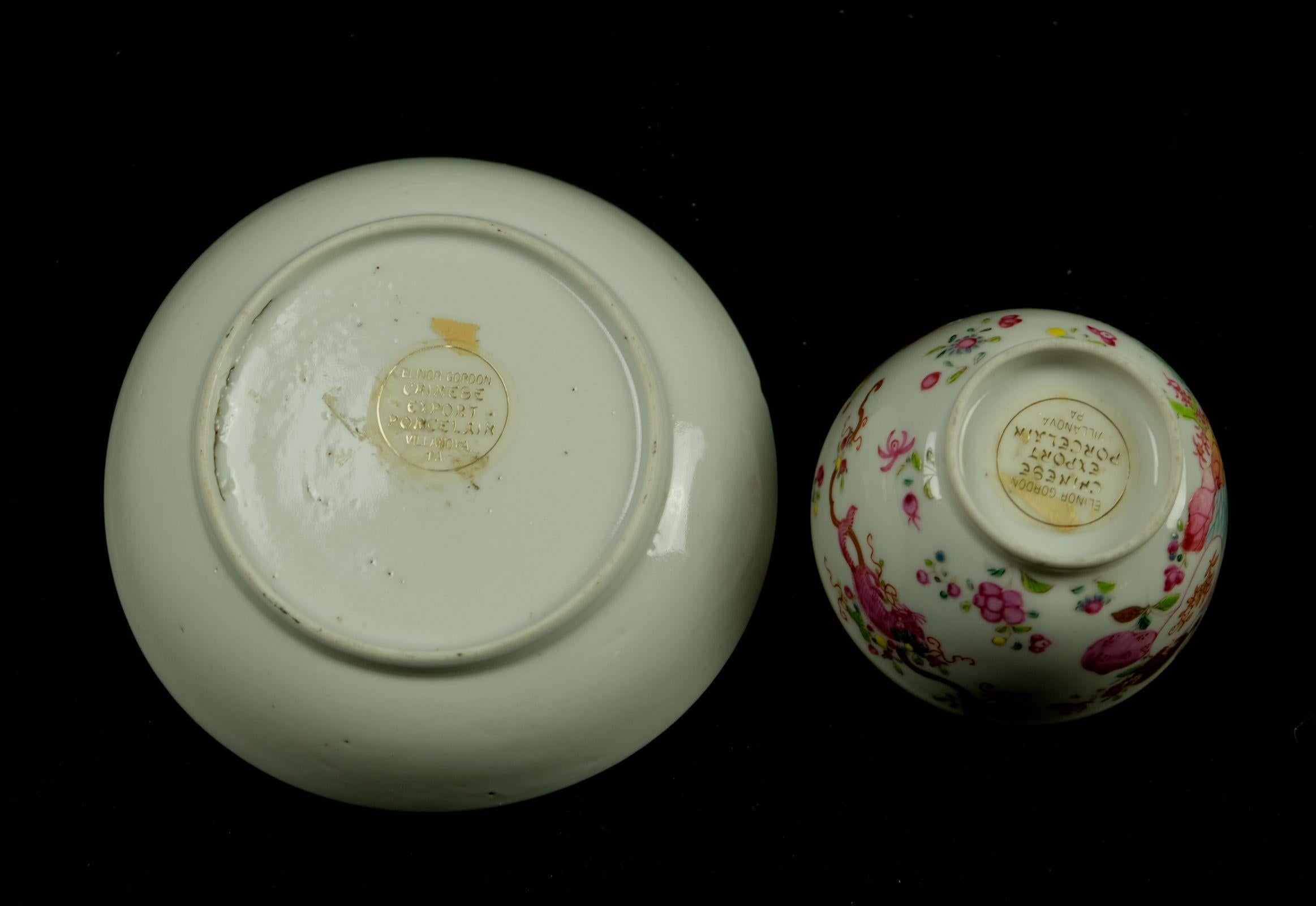 Antike chinesische Famille-Rose-Teekanne und Untertasse aus Porzellan mit Tabakblättern im Angebot 3