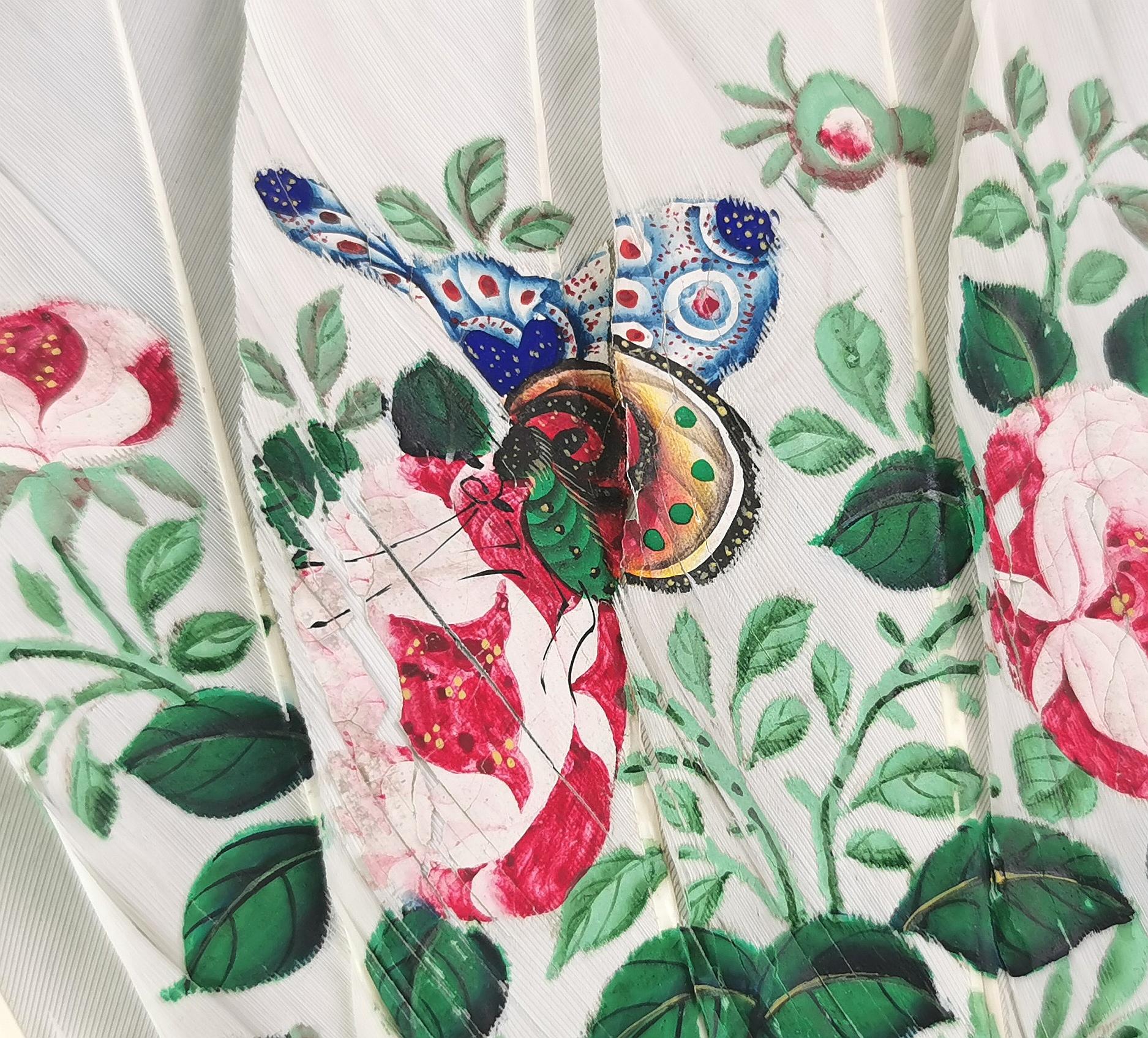 Antique Chinese feather hand fan, Butterfly and flowers In Good Condition In NEWARK, GB