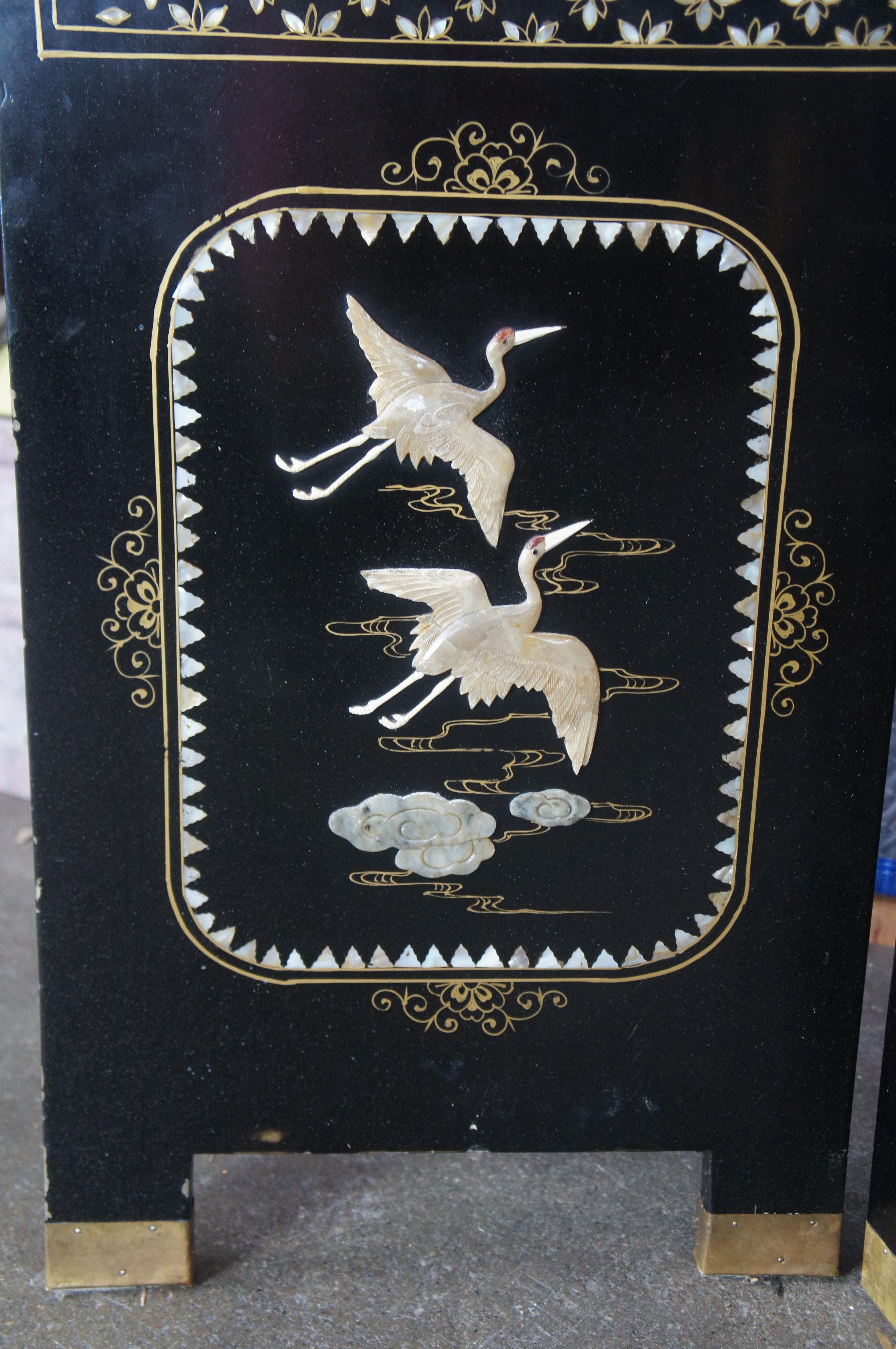 Antique Chinese Figural Black Lacquer Soapstone MOP Folding Screen Room Divider en vente 2