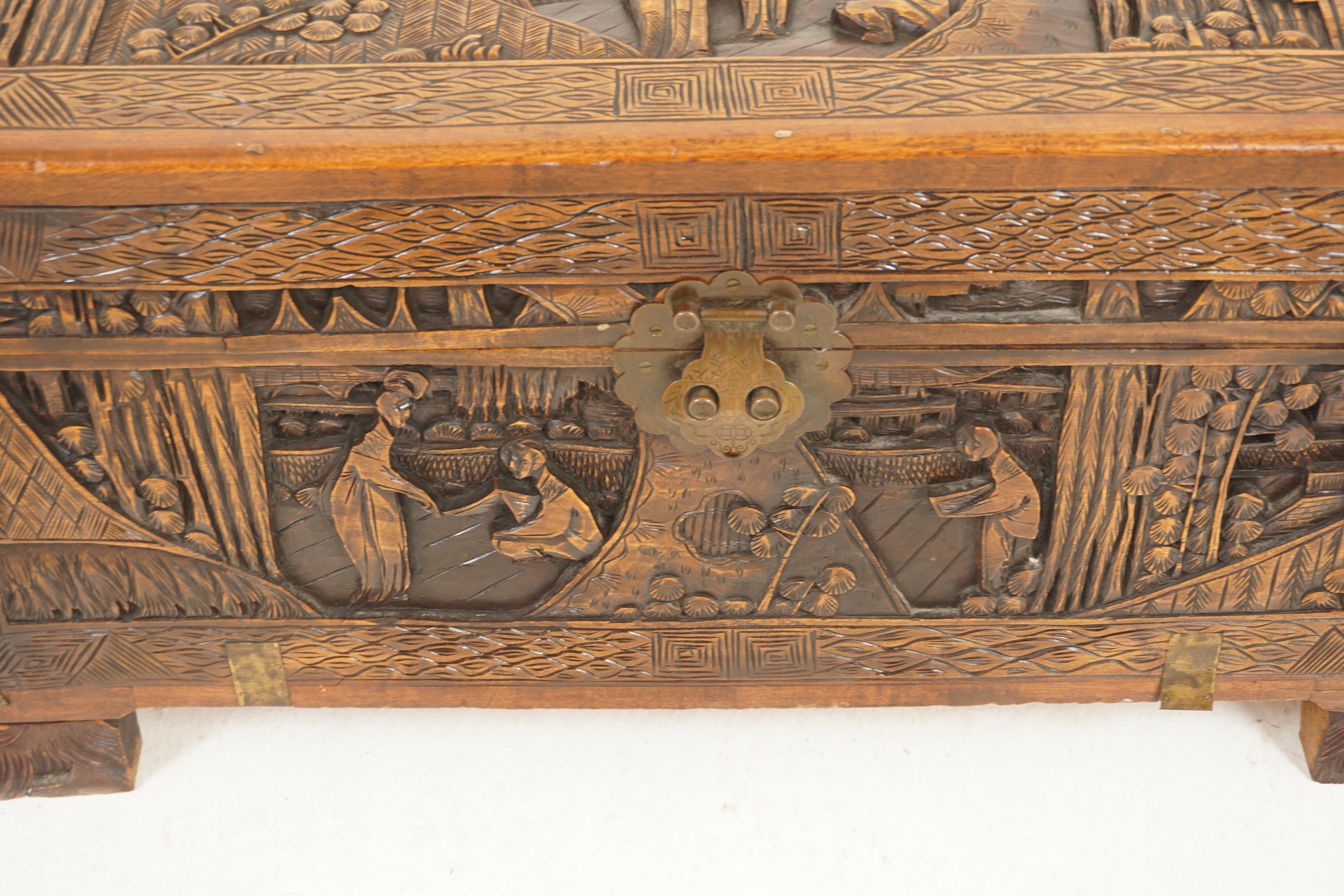 Antike chinesische fein geschnitzte Campher-Truhe, China 1920, H1185 im Zustand „Gut“ im Angebot in Vancouver, BC