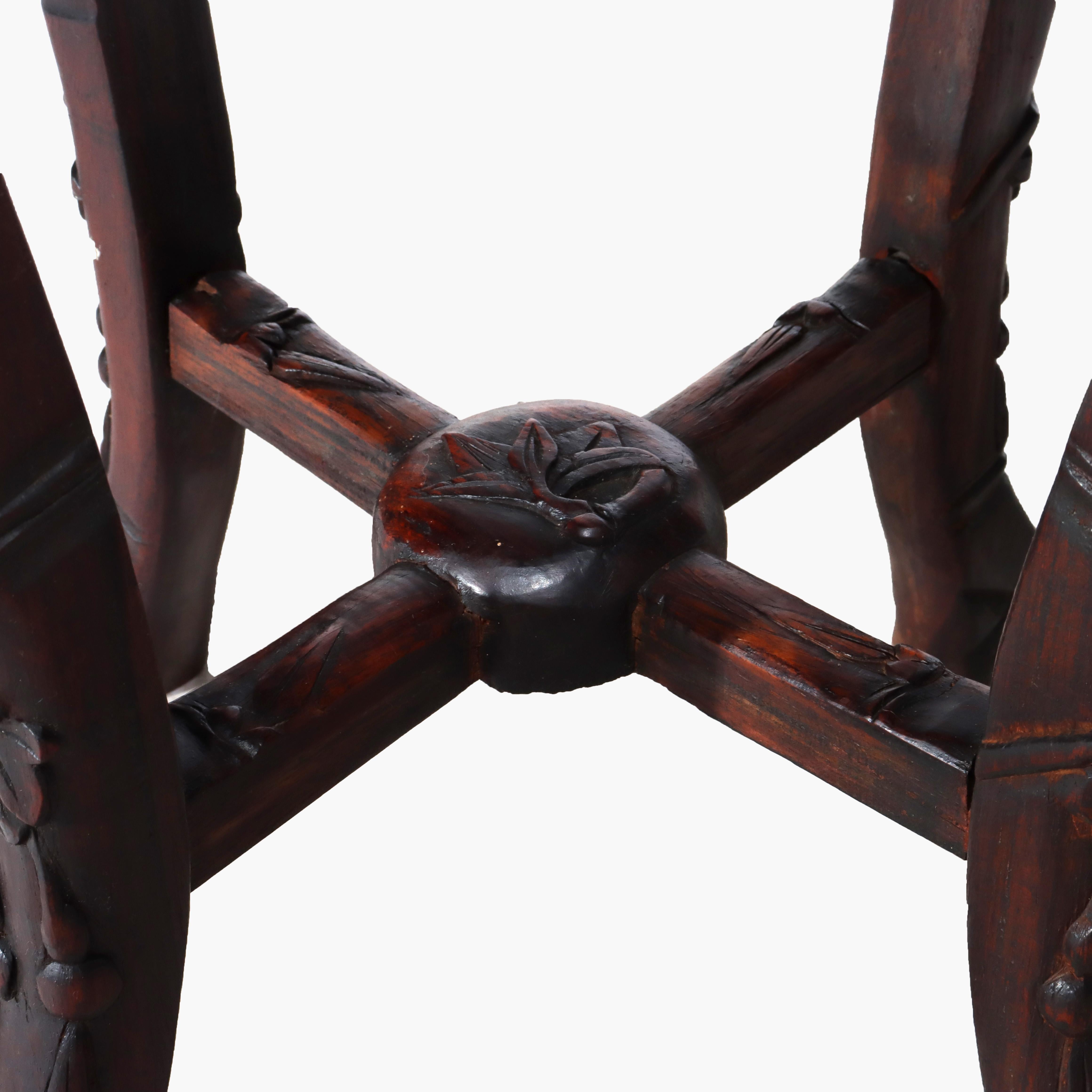 Antiguo soporte chino de madera dura tallada con flores y tapa de mármol rojo c1910 en venta 7
