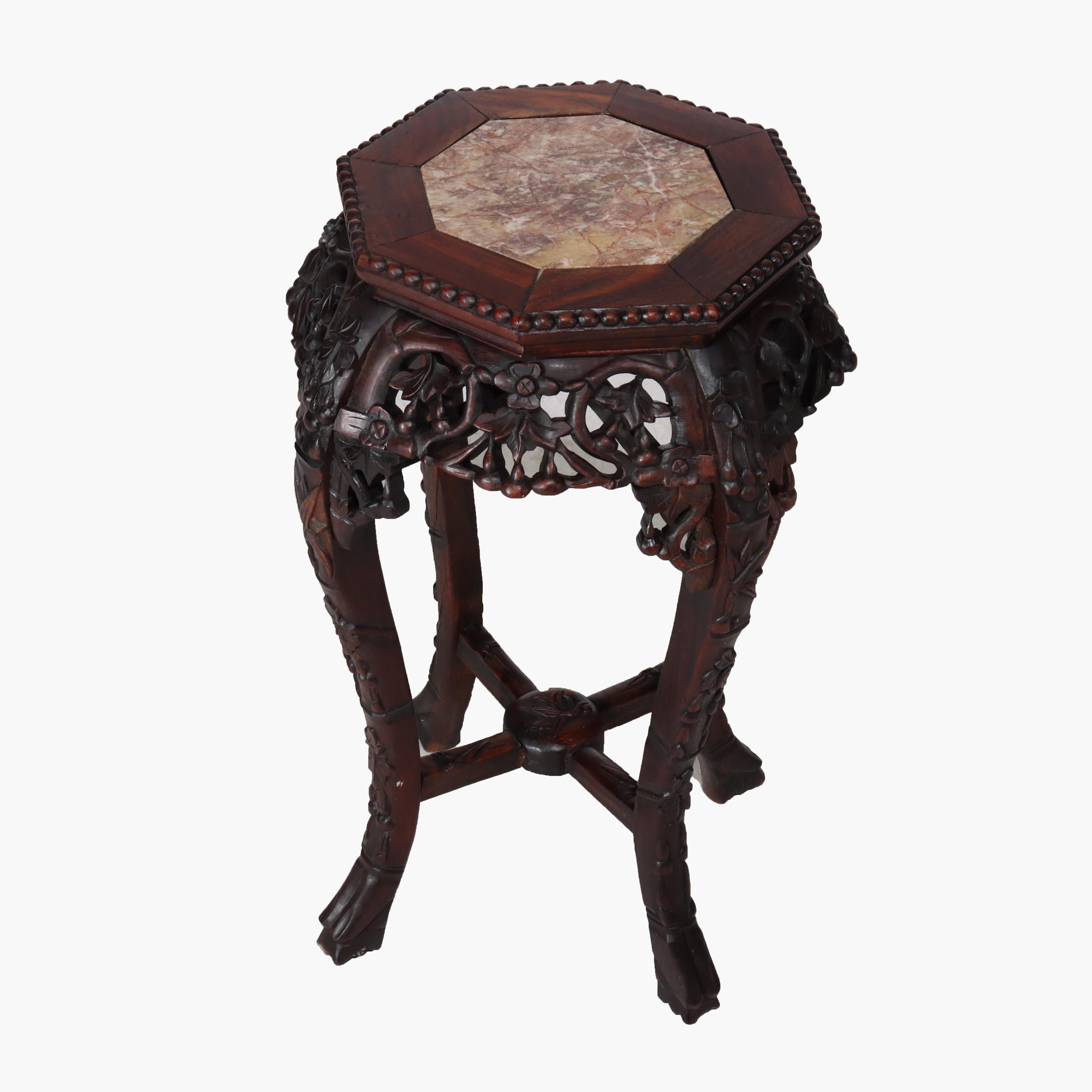 Antiguo soporte chino de madera dura tallada con flores y tapa de mármol rojizo C1910 (23 1/2