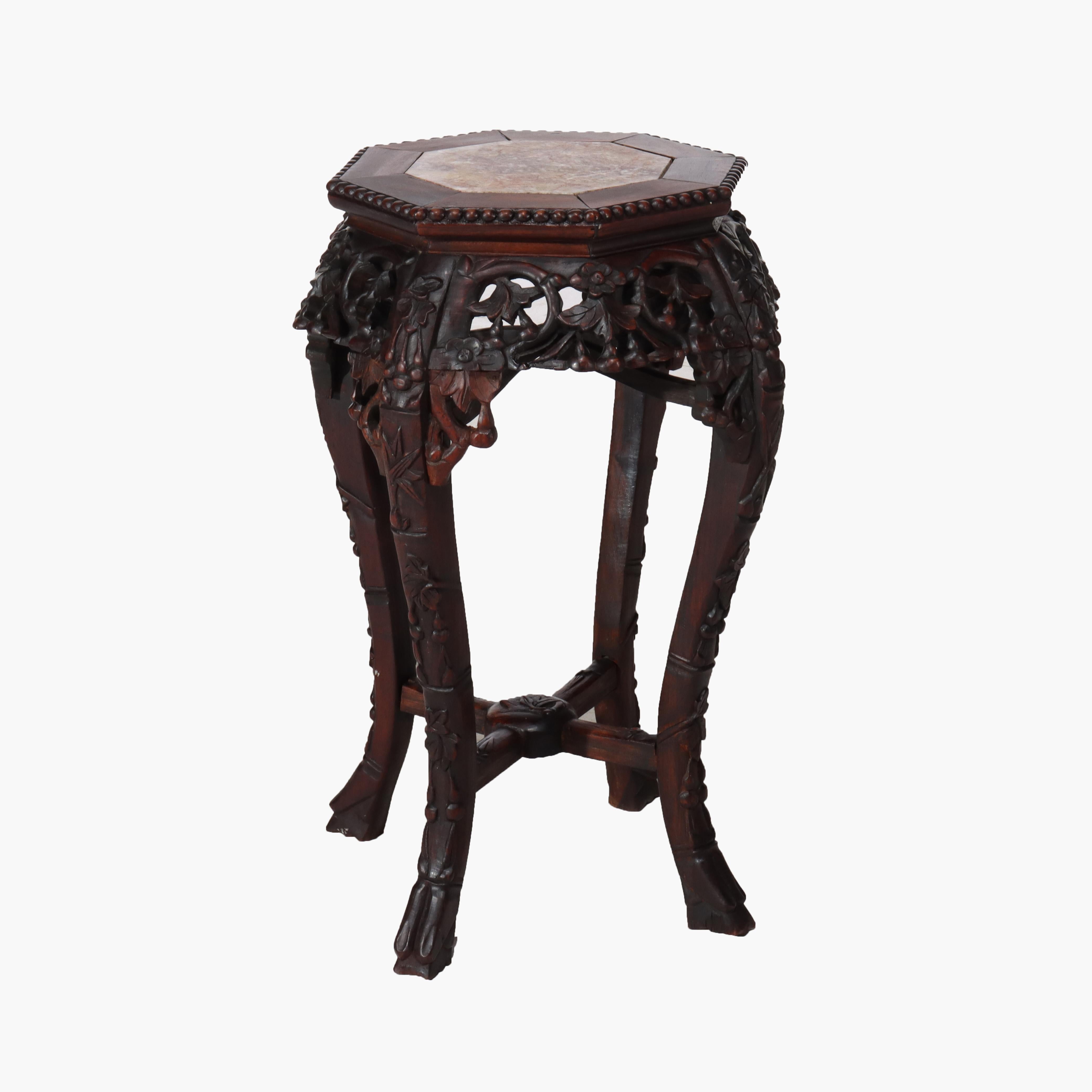Antiguo soporte chino de madera dura tallada con flores y tapa de mármol rojo c1910 en Bueno estado para la venta en Big Flats, NY