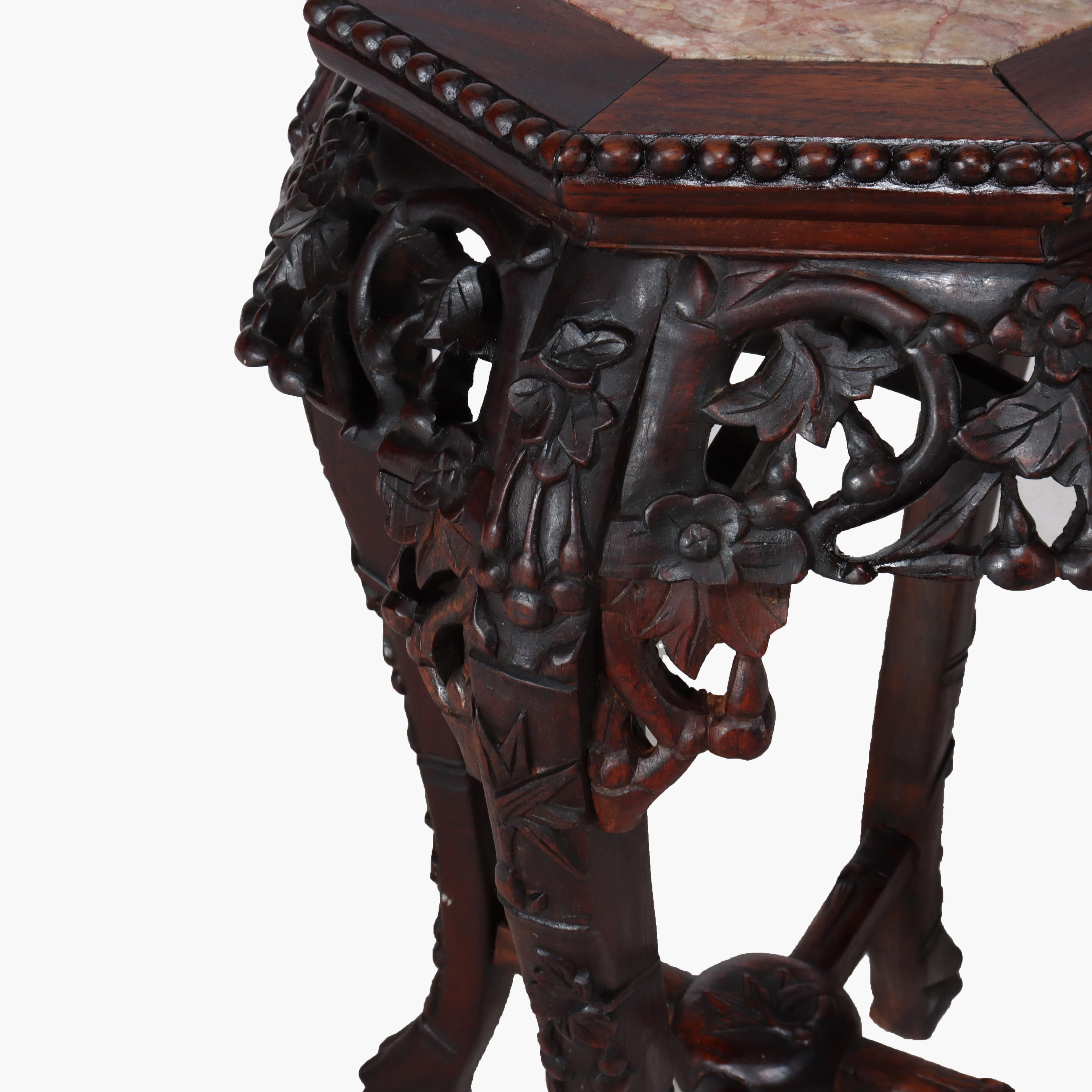 Antiguo soporte chino de madera dura tallada con flores y tapa de mármol rojo c1910 Madera dura en venta