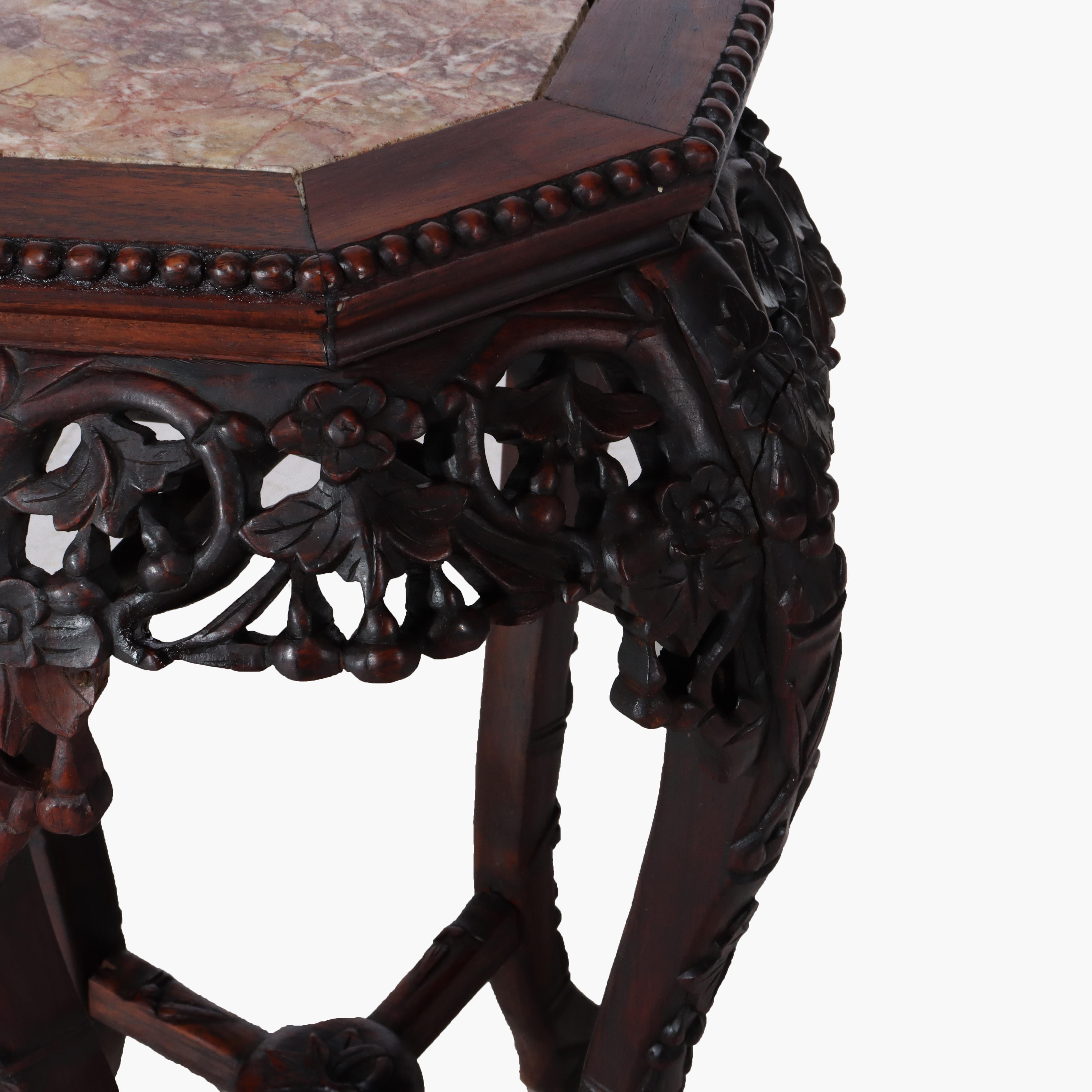 Antiguo soporte chino de madera dura tallada con flores y tapa de mármol rojo c1910 en venta 1