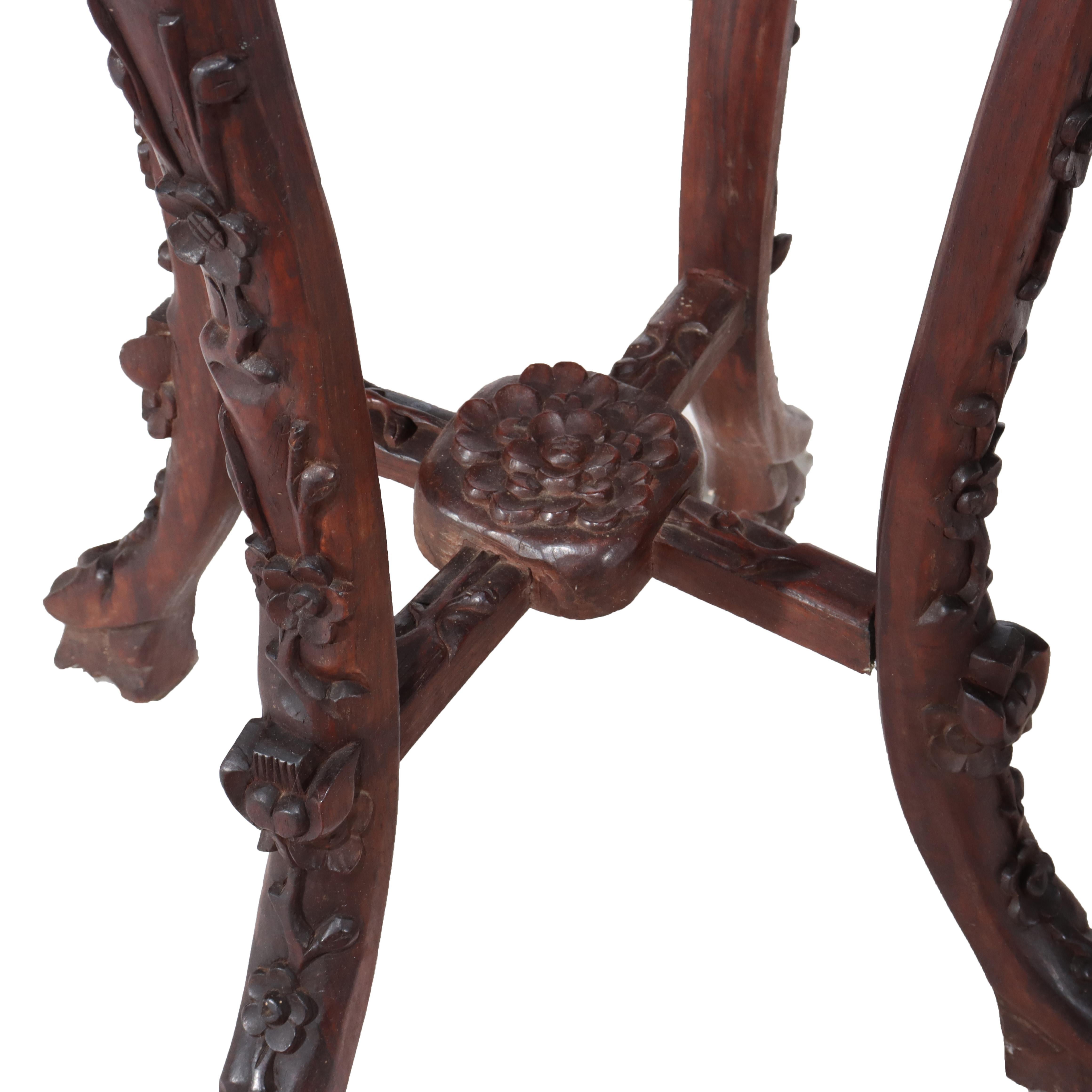 Ancien support chinois en bois dur sculpté de fleurs avec plateau en marbre rouge c1920 en vente 5