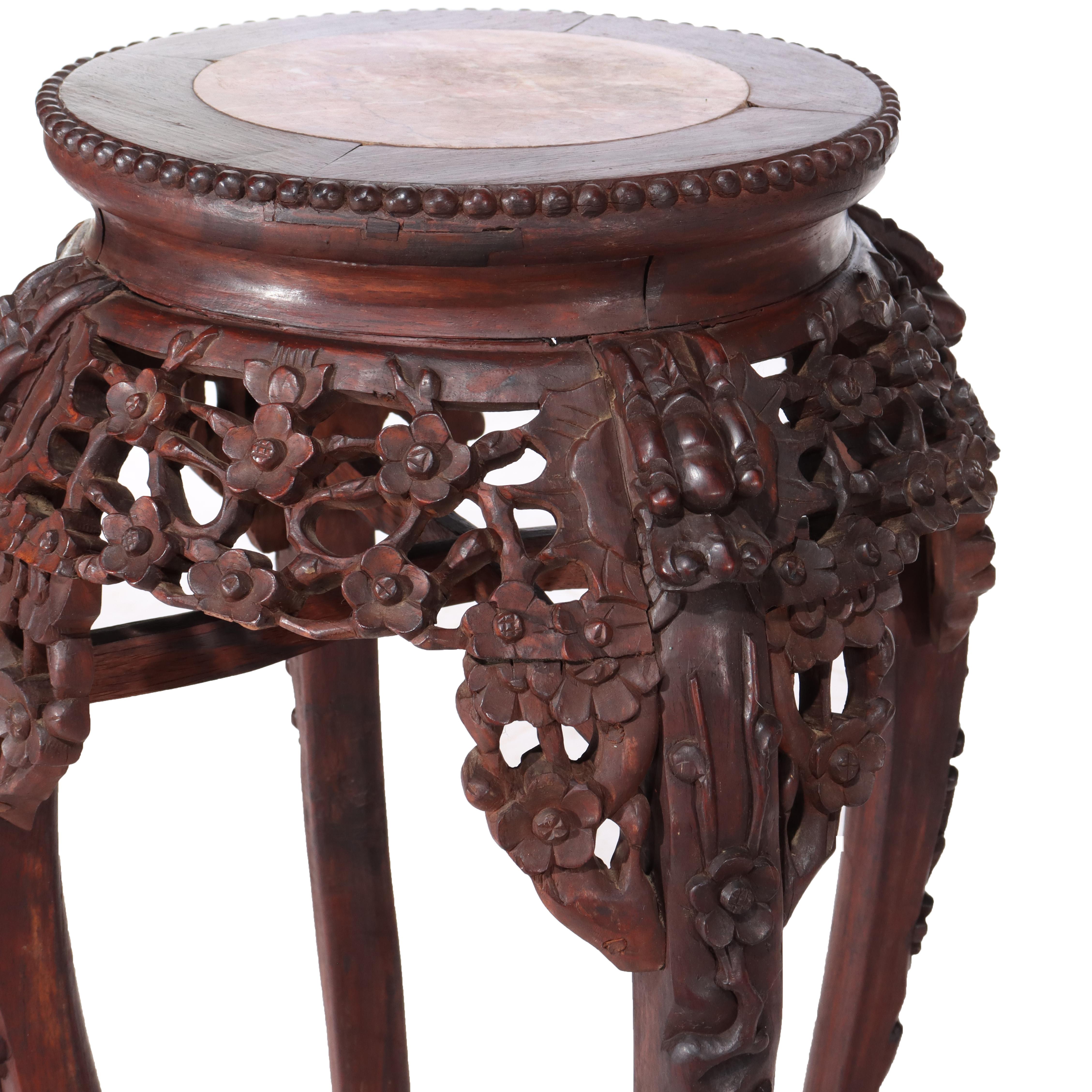 Ancien support chinois en bois dur sculpté de fleurs avec plateau en marbre rouge c1920 en vente 2