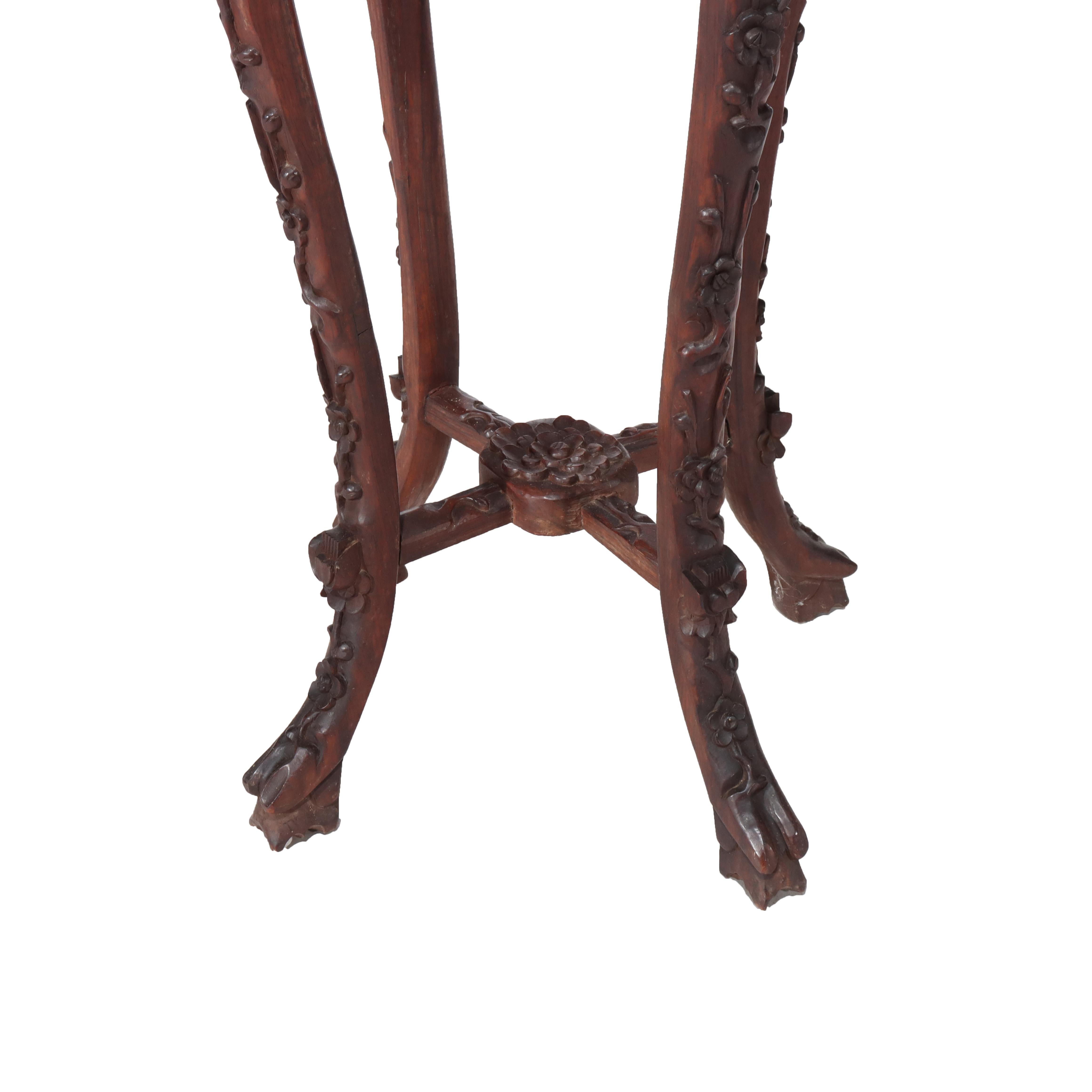 Ancien support chinois en bois dur sculpté de fleurs avec plateau en marbre rouge c1920 en vente 3