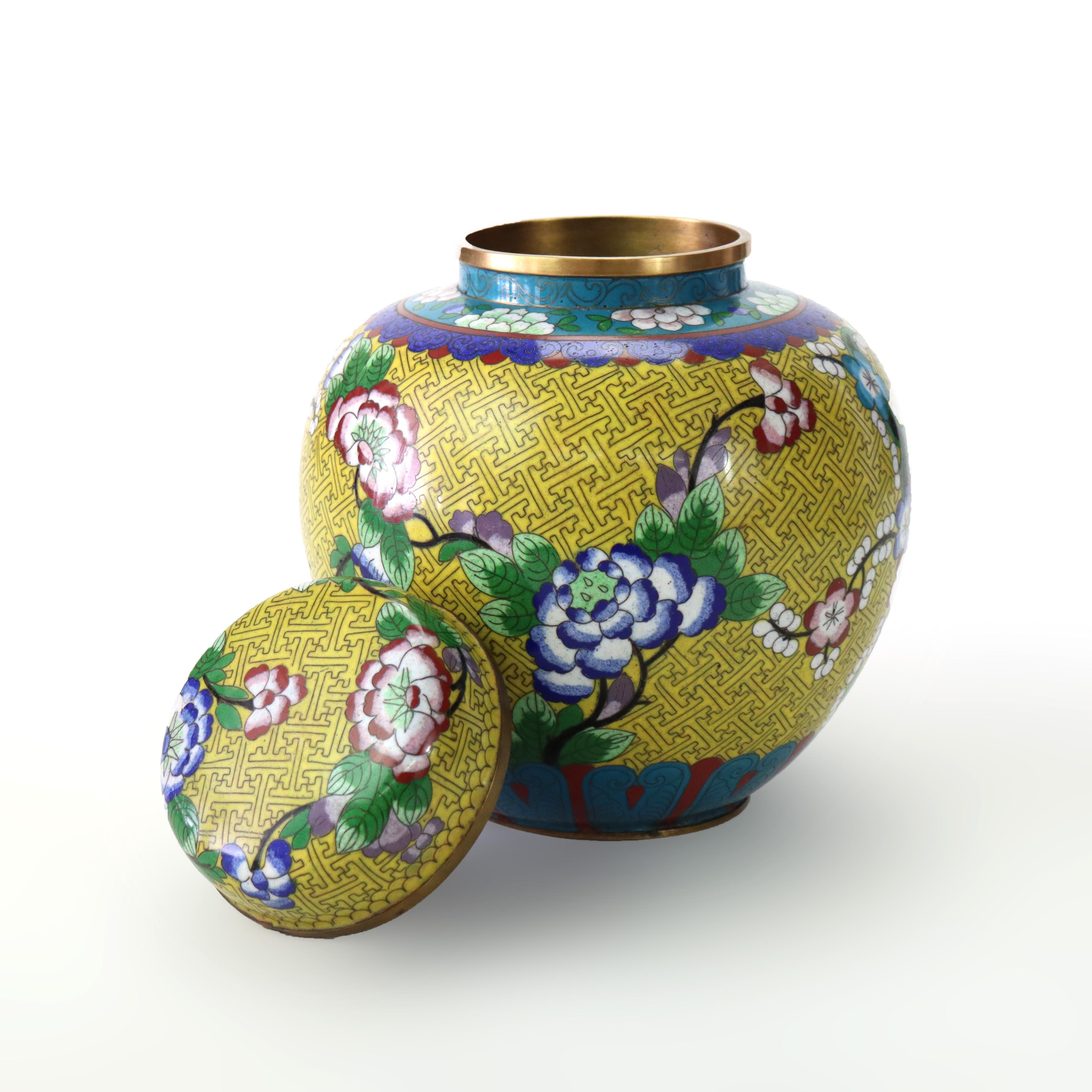 Ancienne jarre chinoise à fleurs en cloisonné émaillé et à couvercle c1920 Bon état - En vente à Big Flats, NY